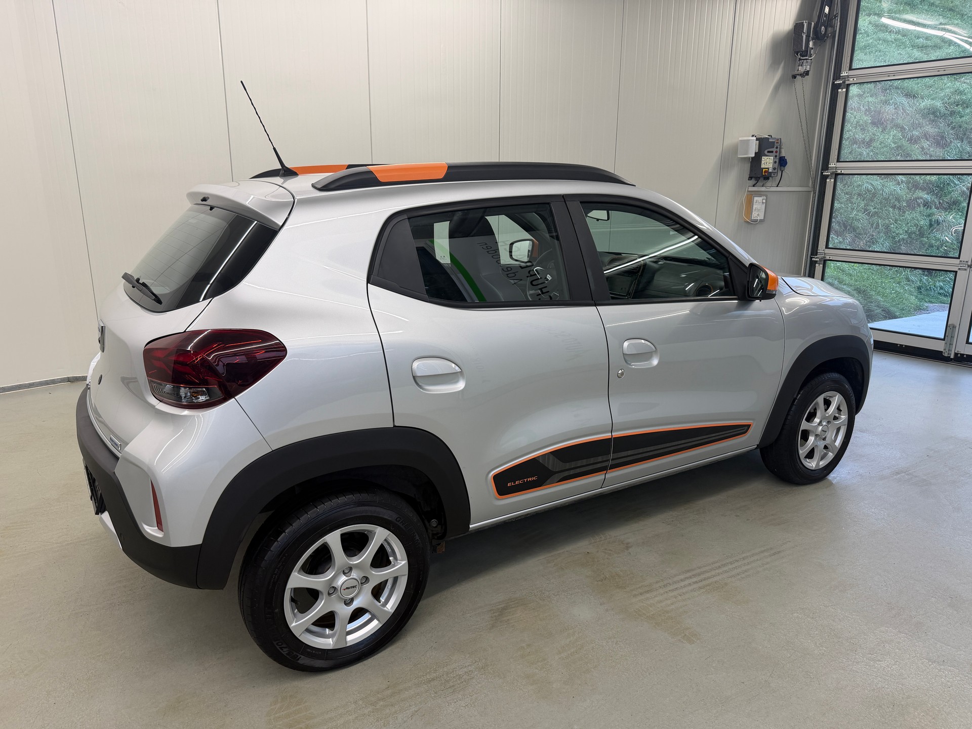 DACIA Spring Comfort Plus electric-showroom-element-2