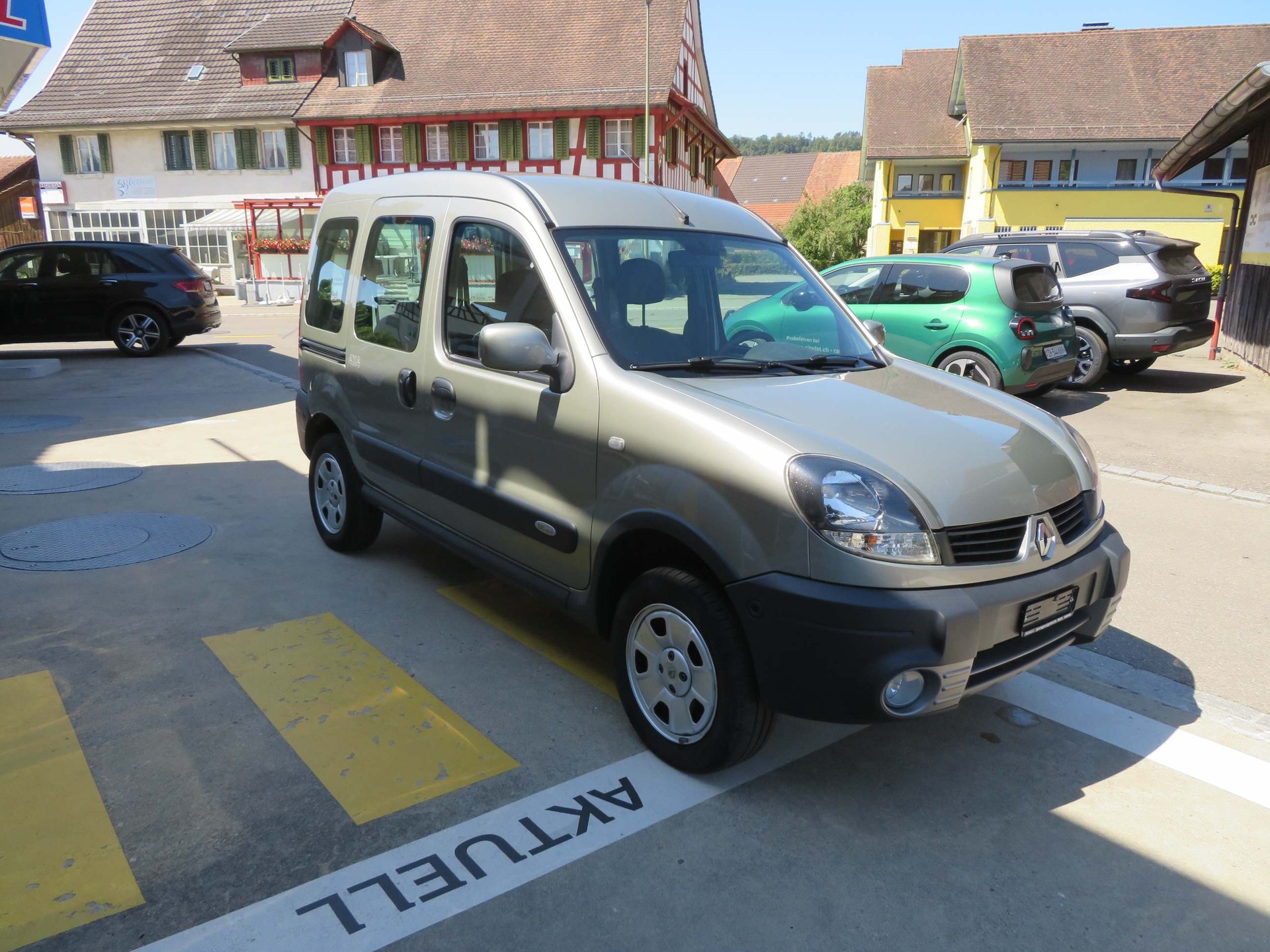 RENAULT Kangoo Kombi 1.6 16V Privillège 4x4-showroom-element-3