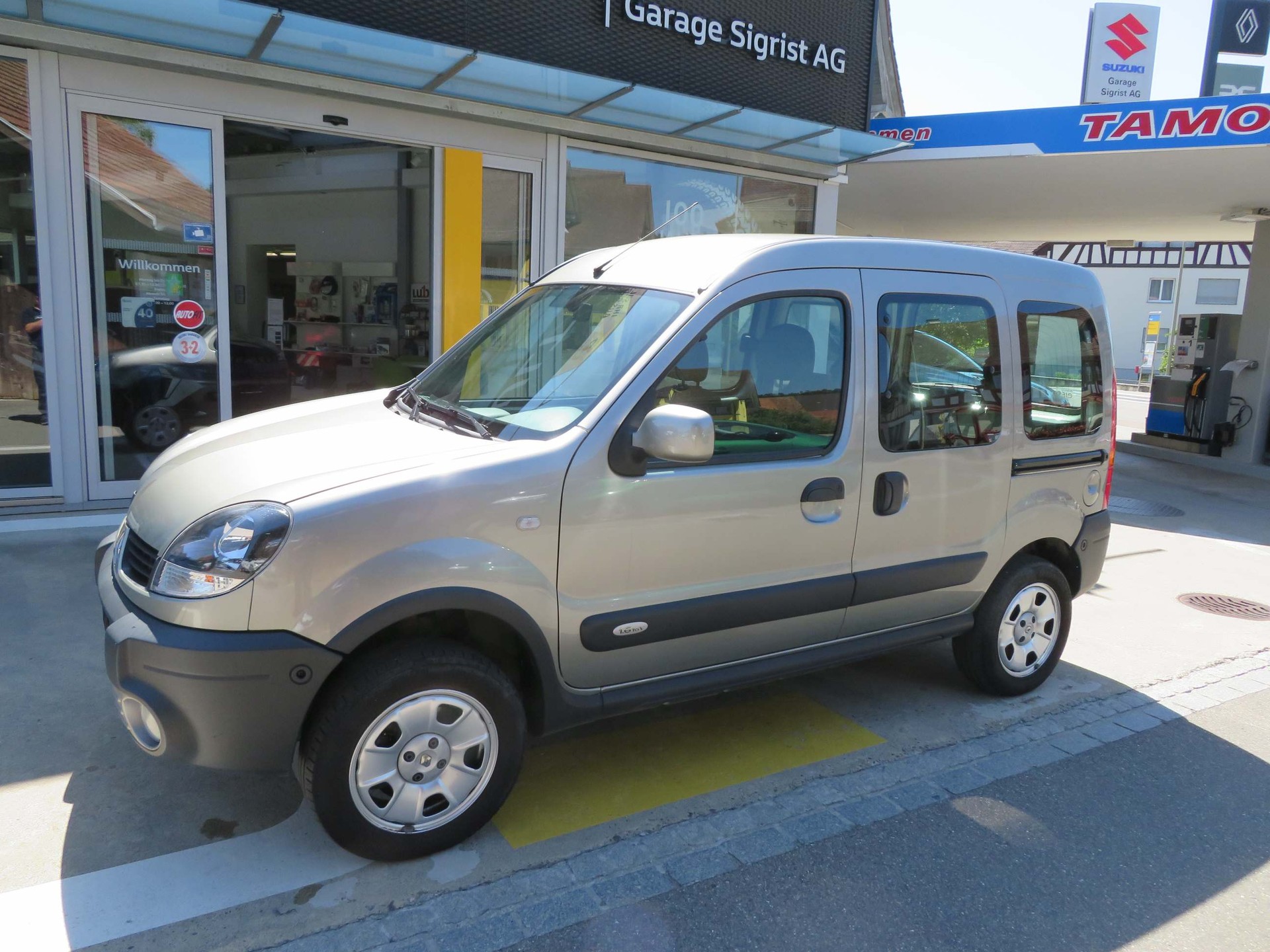 RENAULT Kangoo Kombi 1.6 16V Privillège 4x4-showroom-element-1