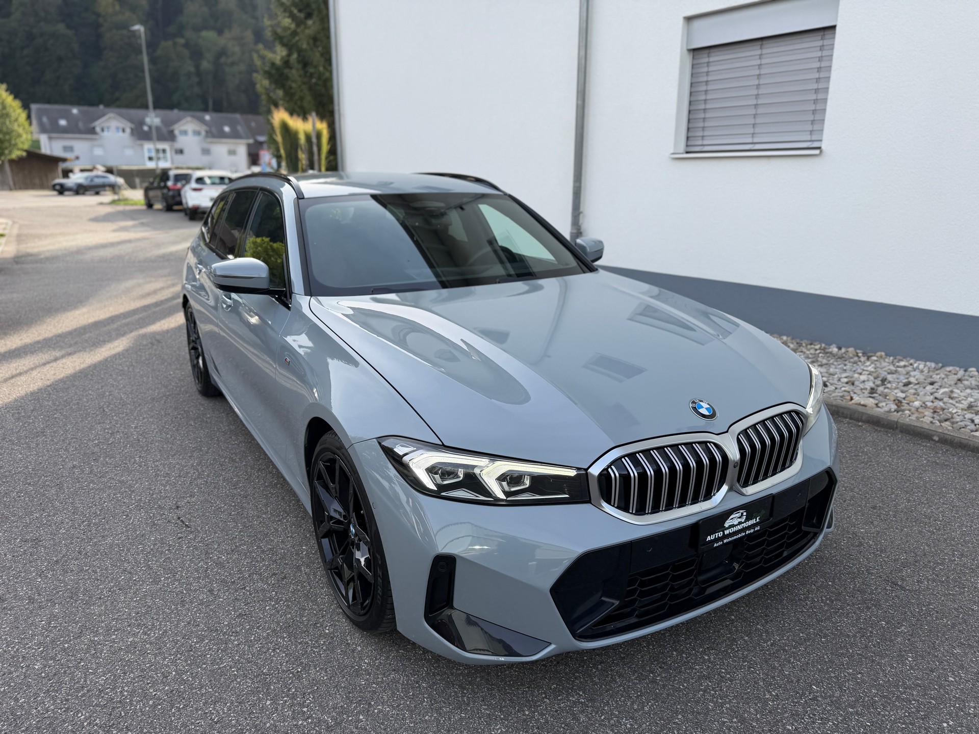 BMW 320d xDrive 48V Touring Steptronic M Sport-showroom-element-1