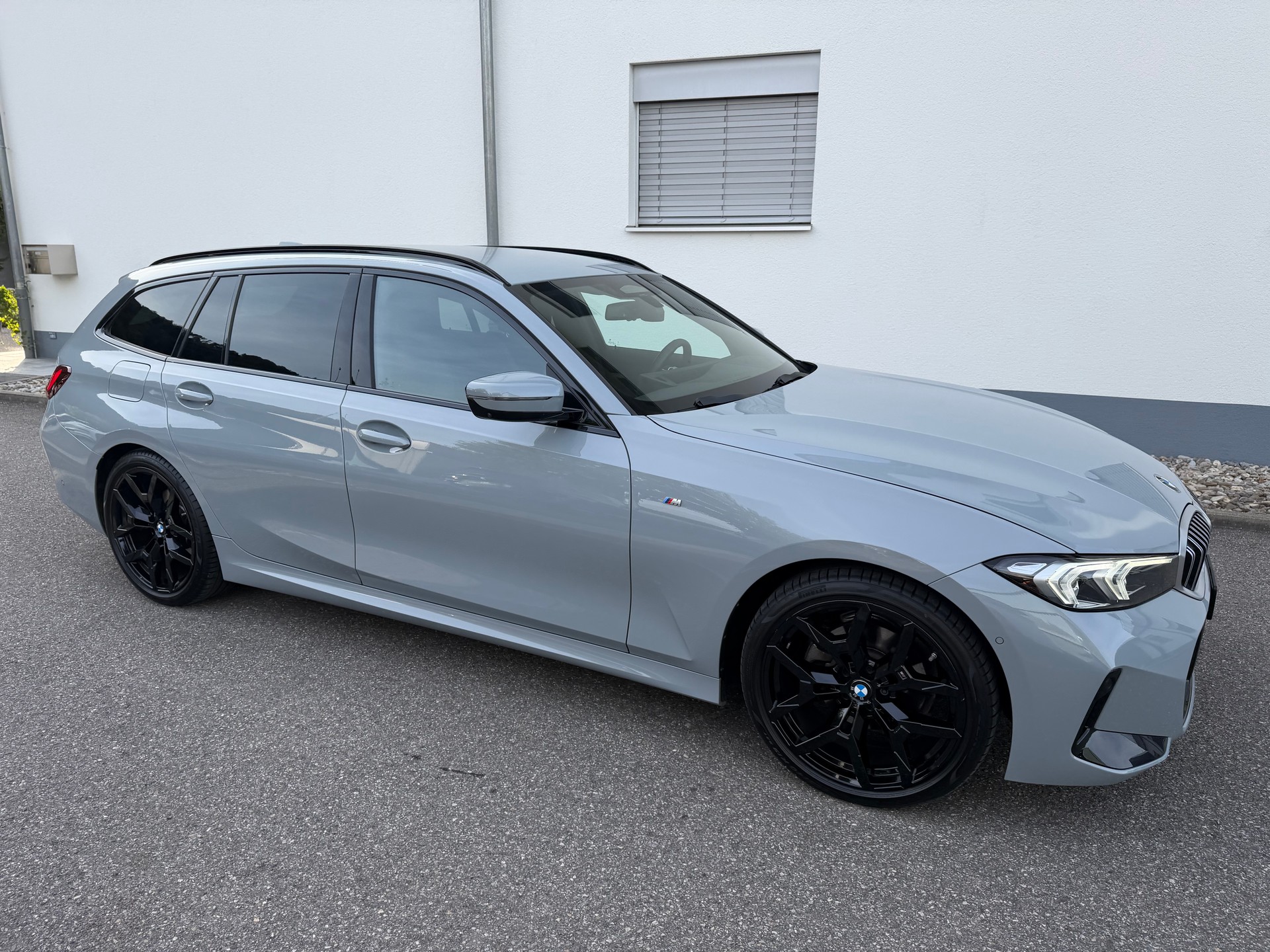 BMW 320d xDrive 48V Touring Steptronic M Sport-showroom-element-3