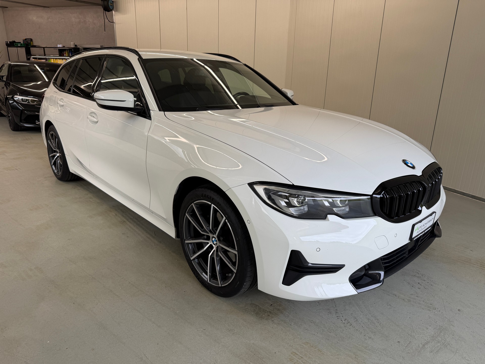 BMW 320d xDrive 48V Touring Sport Line Steptronic-showroom-element-1