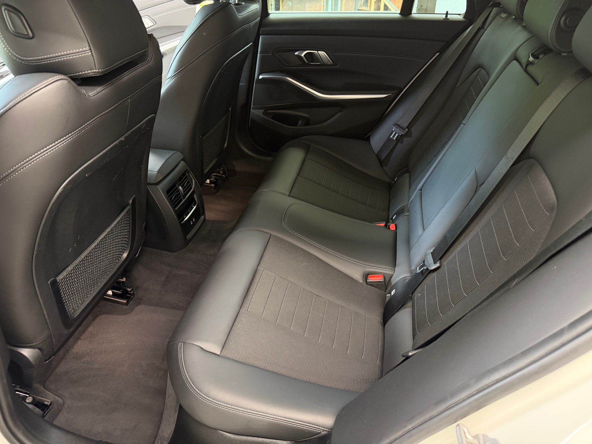 BMW 320d xDrive 48V Touring Sport Line Steptronic-image-12
