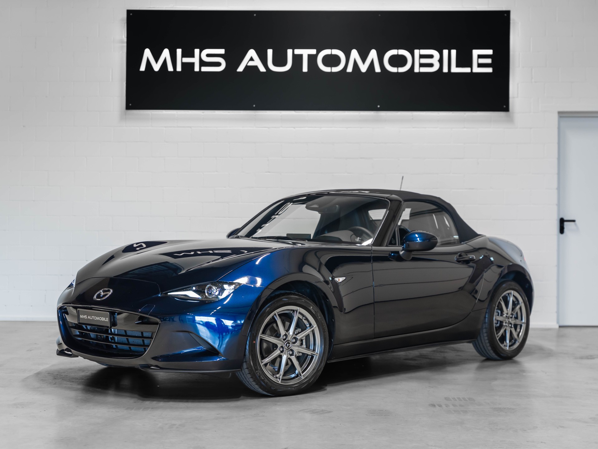 MAZDA MX-5 Skyactiv-G 132 Exclusive-line-showroom-element-1
