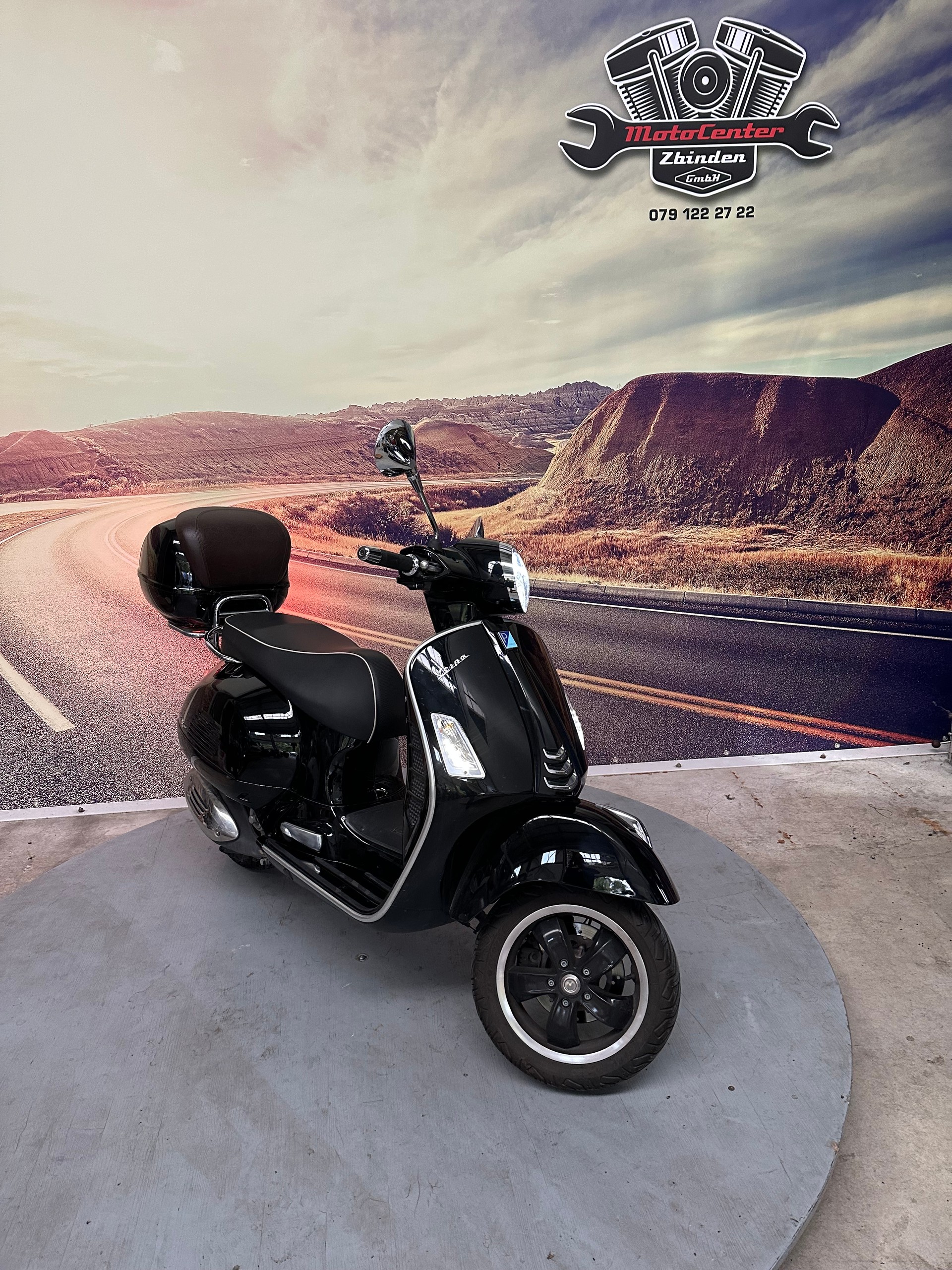 PIAGGIO Vespa GTS 300 Super Sport ABS-image-1