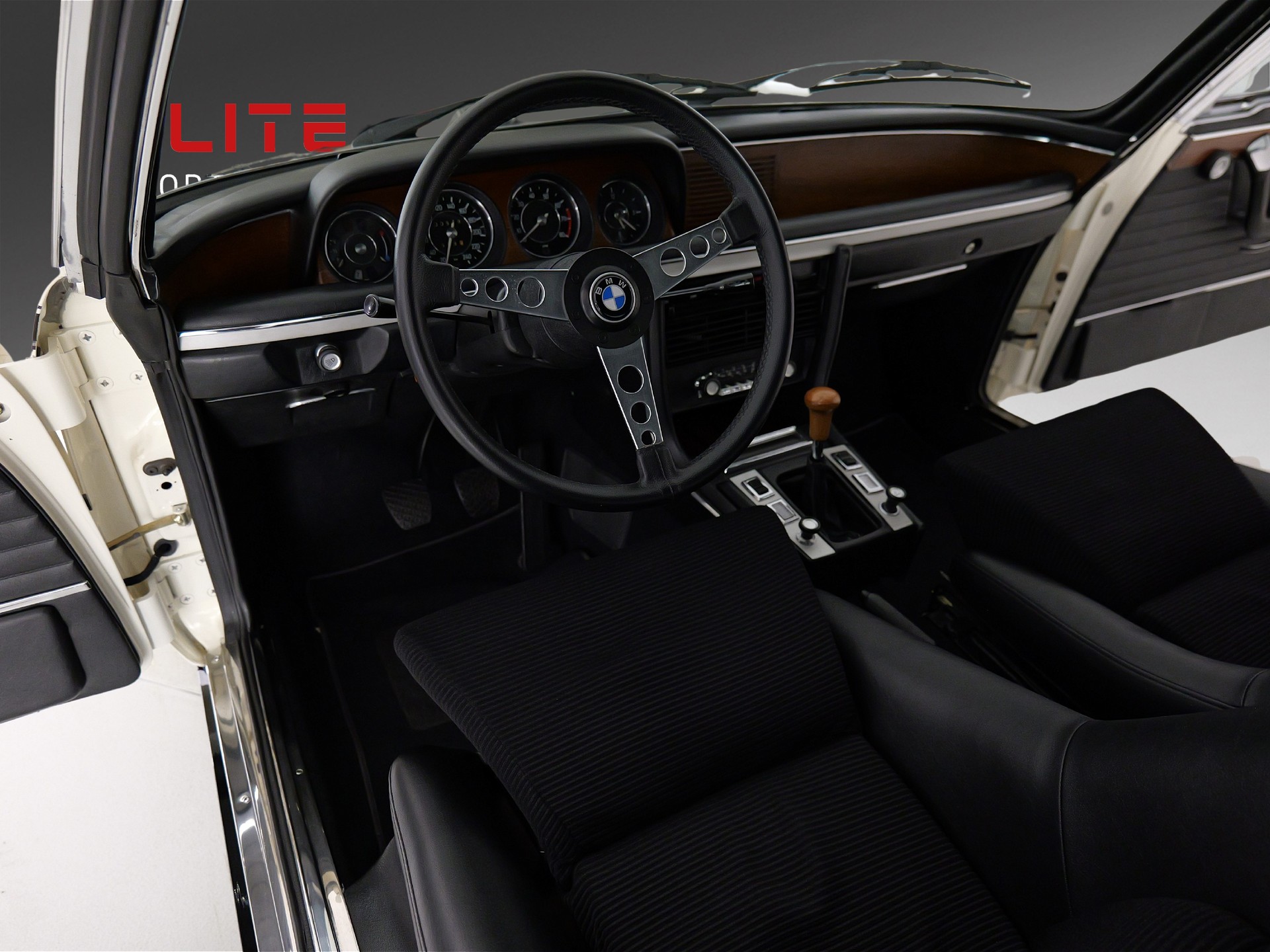 BMW 3.0 CSL   (E9)-showroom-element-1