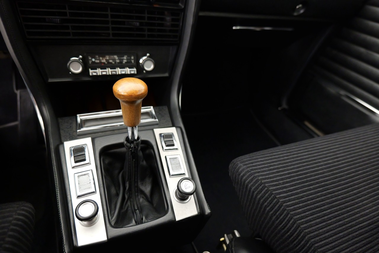 BMW 3.0 CSL   (E9)-showroom-element-2