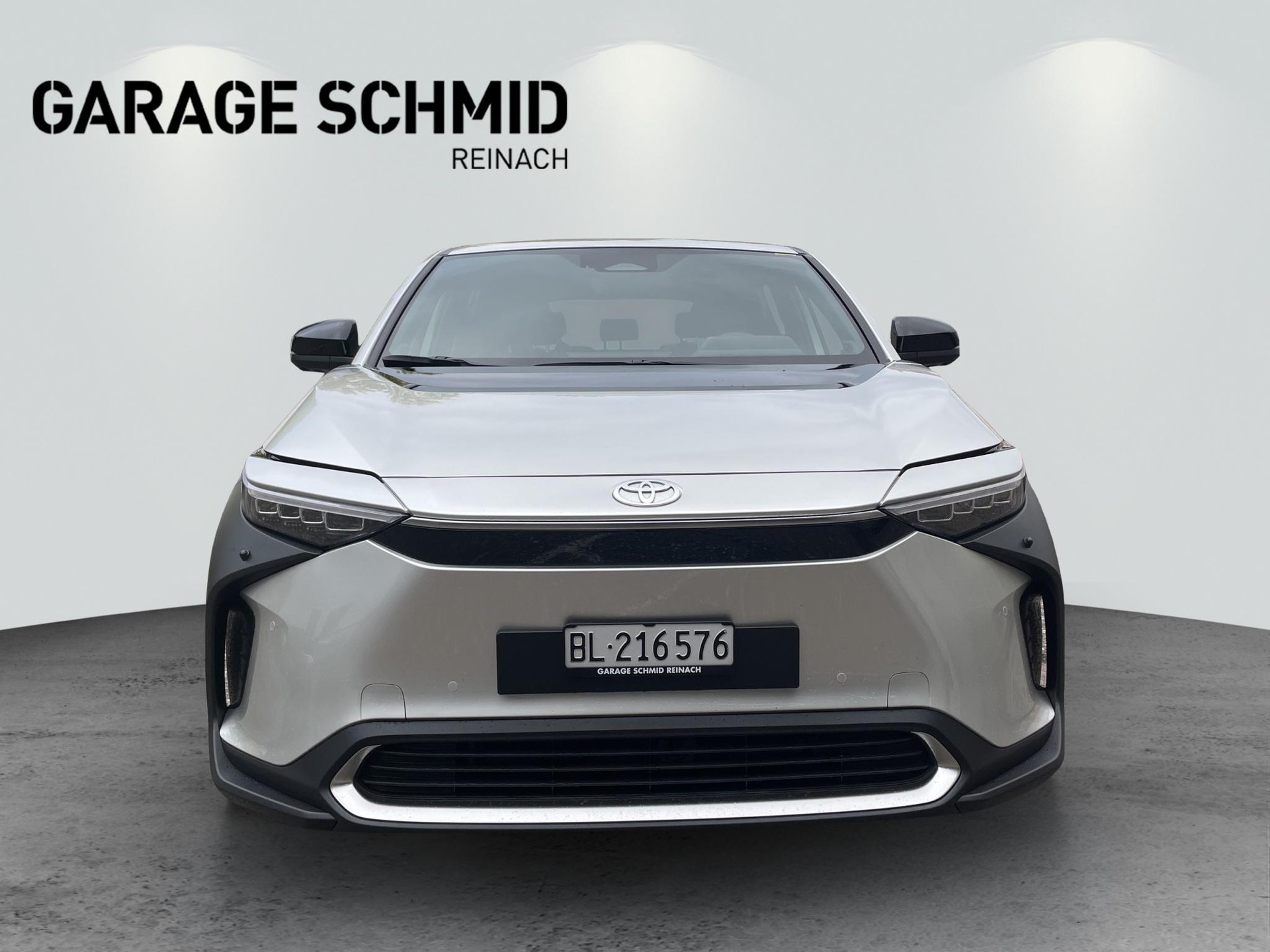 TOYOTA bZ4X Premium-showroom-element-1