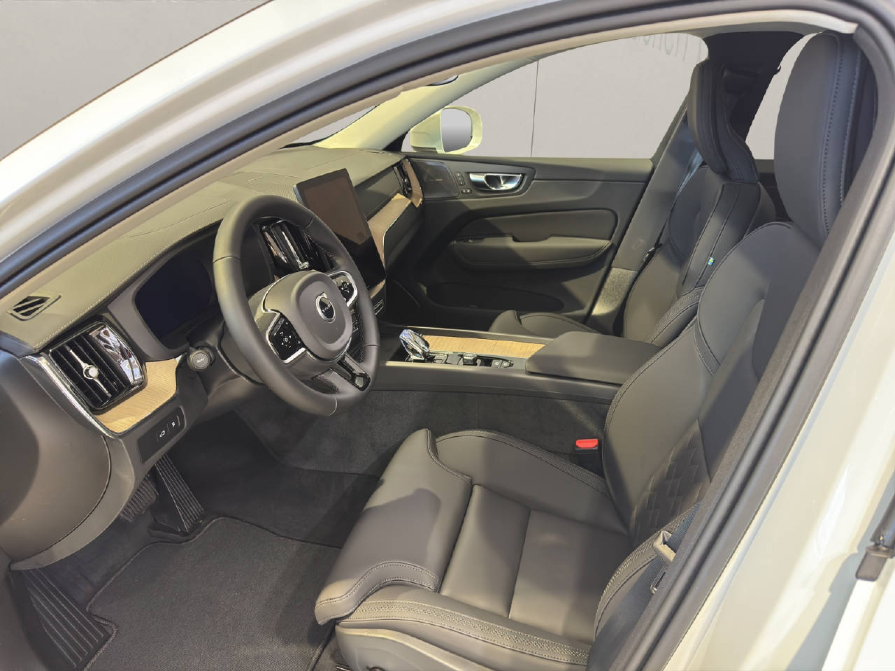 VOLVO XC60 2.0 T8 TE Ultra Bright eAWD-image-4