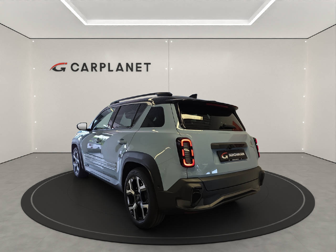 RENAULT R4 E-Tech Comfort Range techno-showroom-element-2