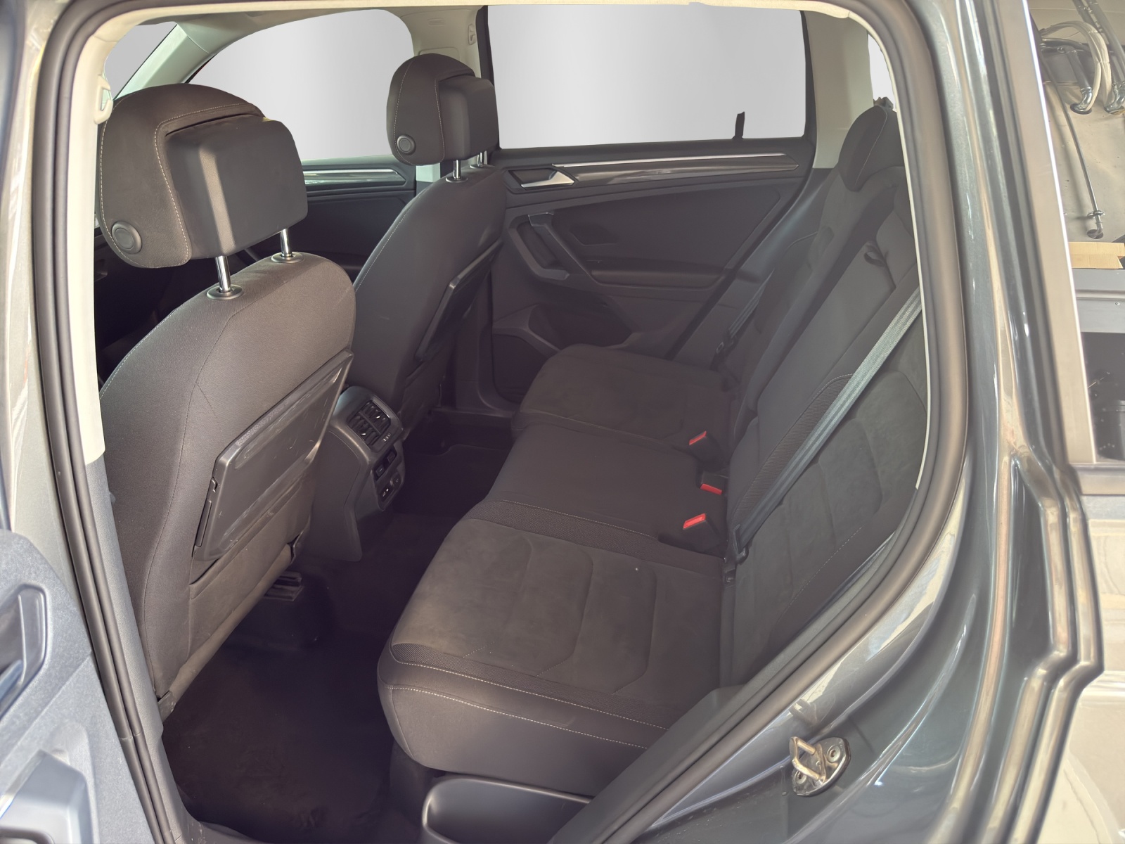 VW Tiguan 2.0 TDI SCR Highline 4Motion DSG-image-9