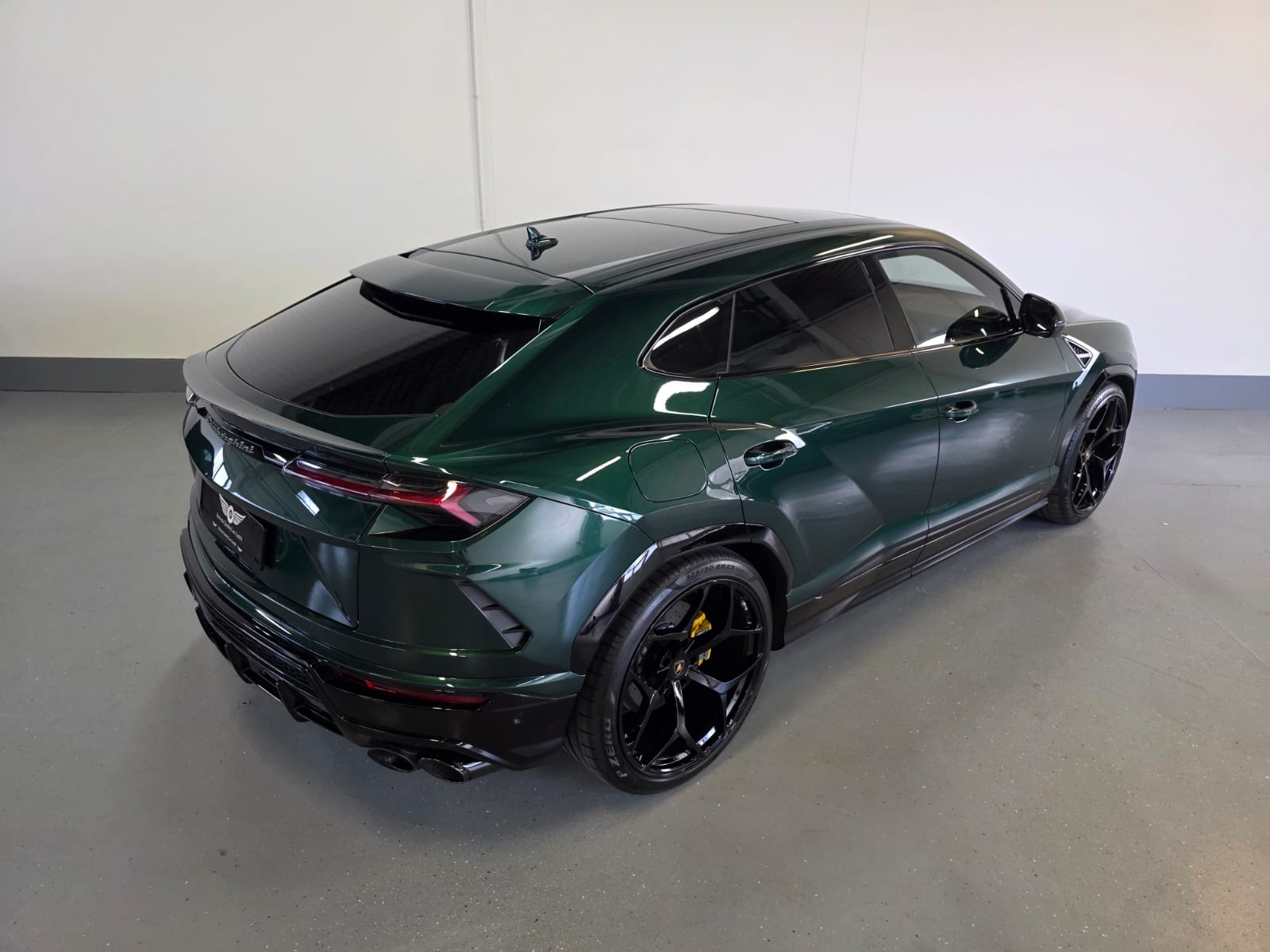 LAMBORGHINI Urus E-Gear Pearl Capsule MY22-image-8