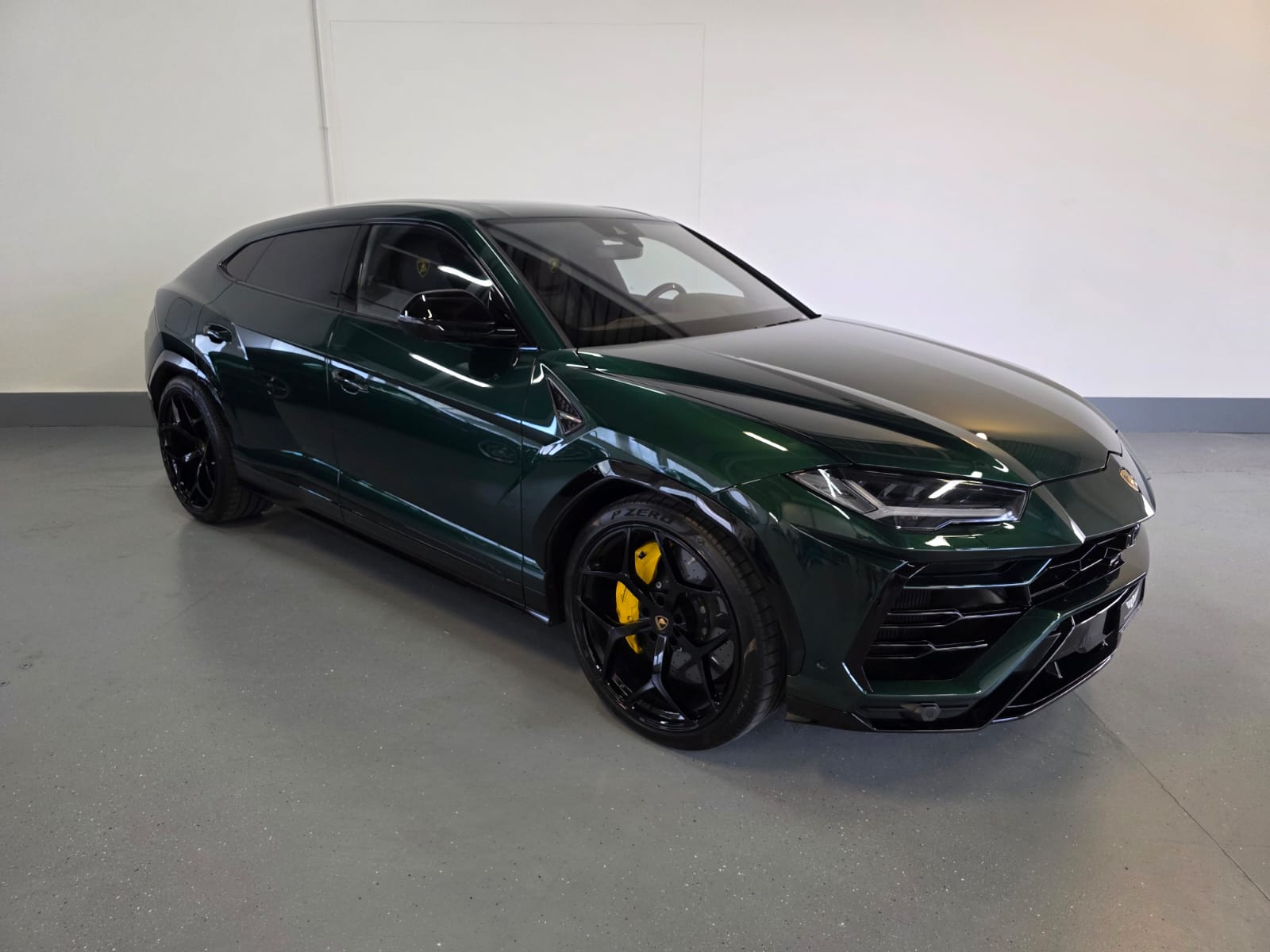 LAMBORGHINI Urus E-Gear Pearl Capsule MY22-showroom-element-1