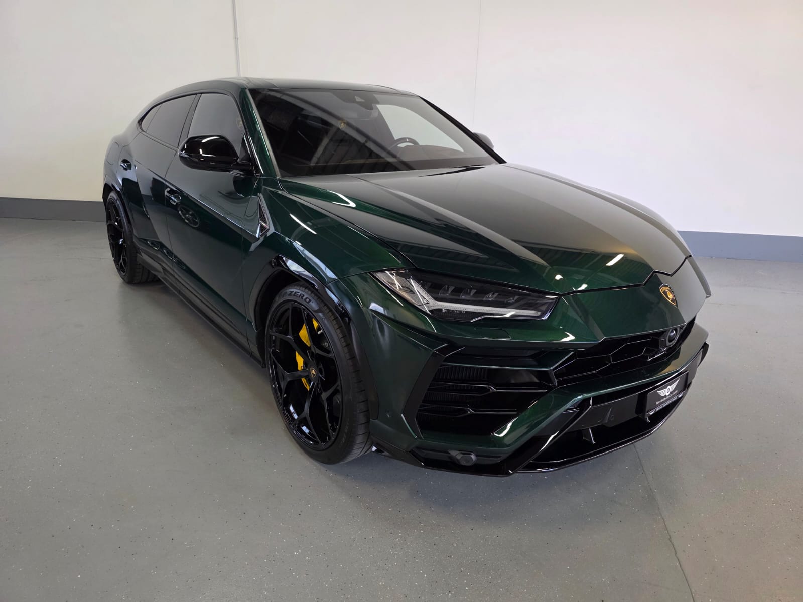 LAMBORGHINI Urus E-Gear Pearl Capsule MY22-showroom-element-3