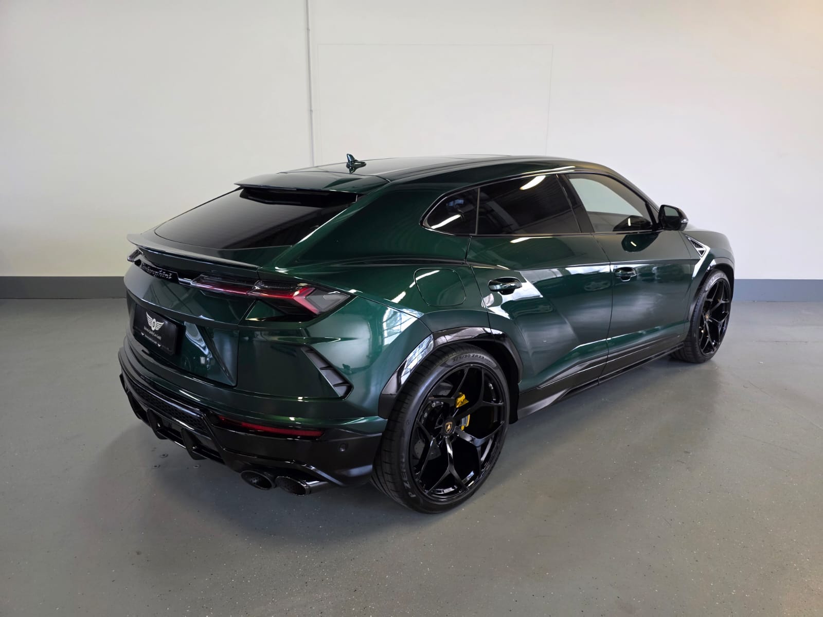 LAMBORGHINI Urus E-Gear Pearl Capsule MY22-image-9