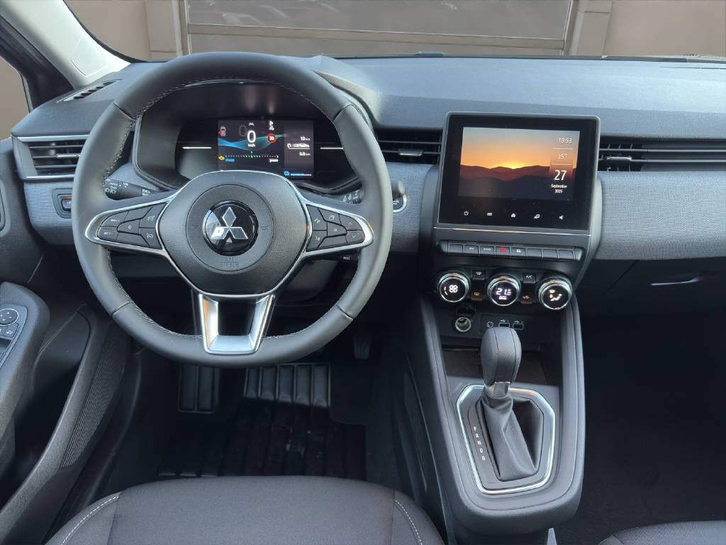 MITSUBISHI Colt 1.6 HEV Invite+-image-9