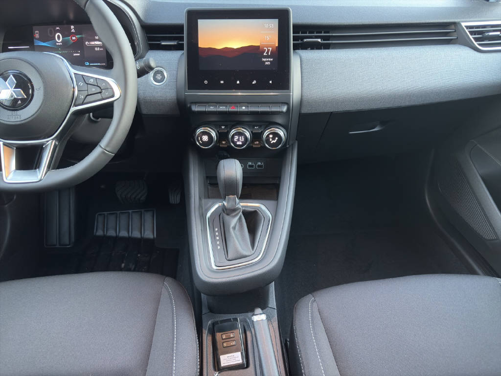 MITSUBISHI Colt 1.6 HEV Invite+-image-11
