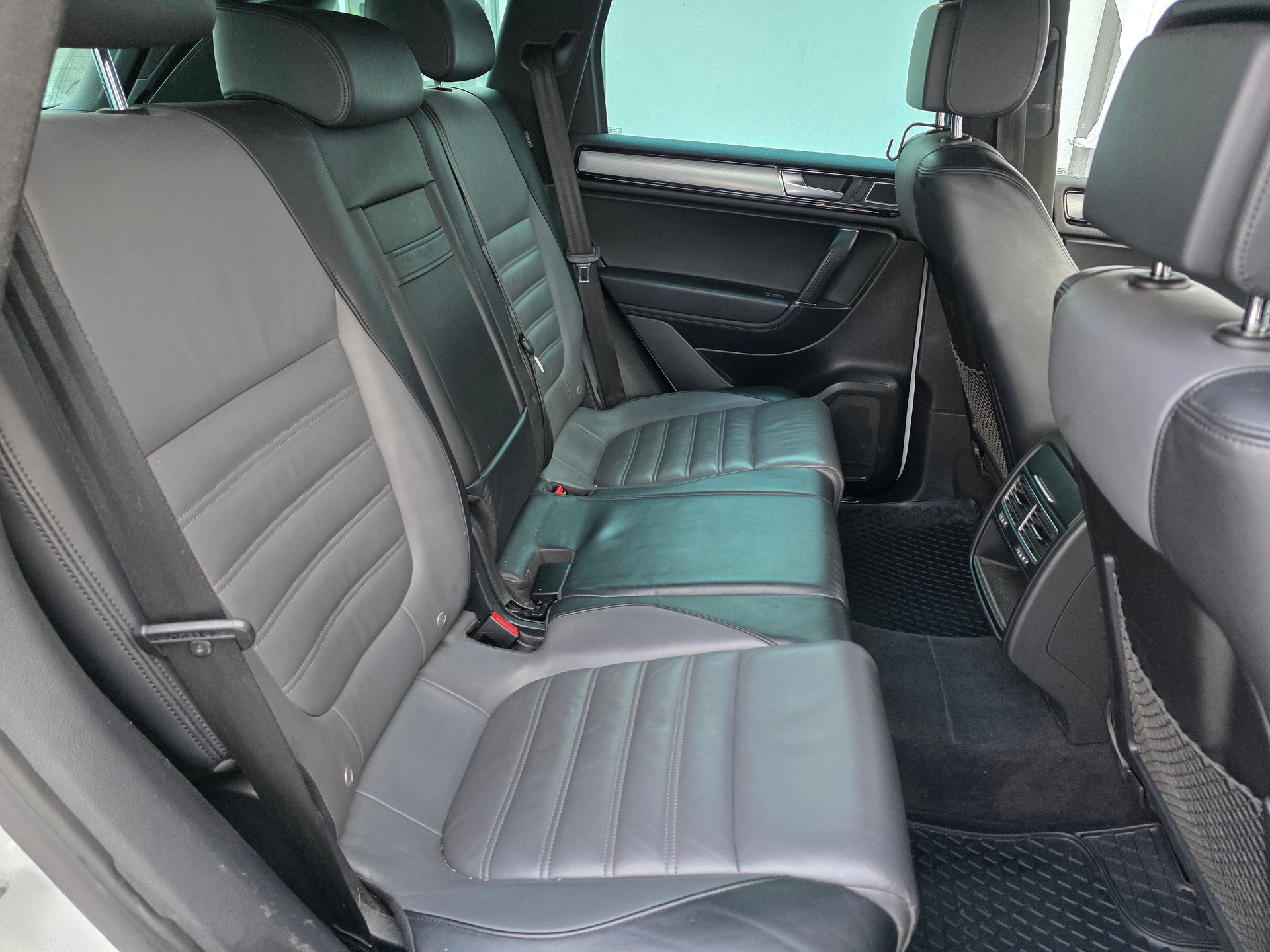 VW Touareg 4.2 TDI Tiptronic-image-10