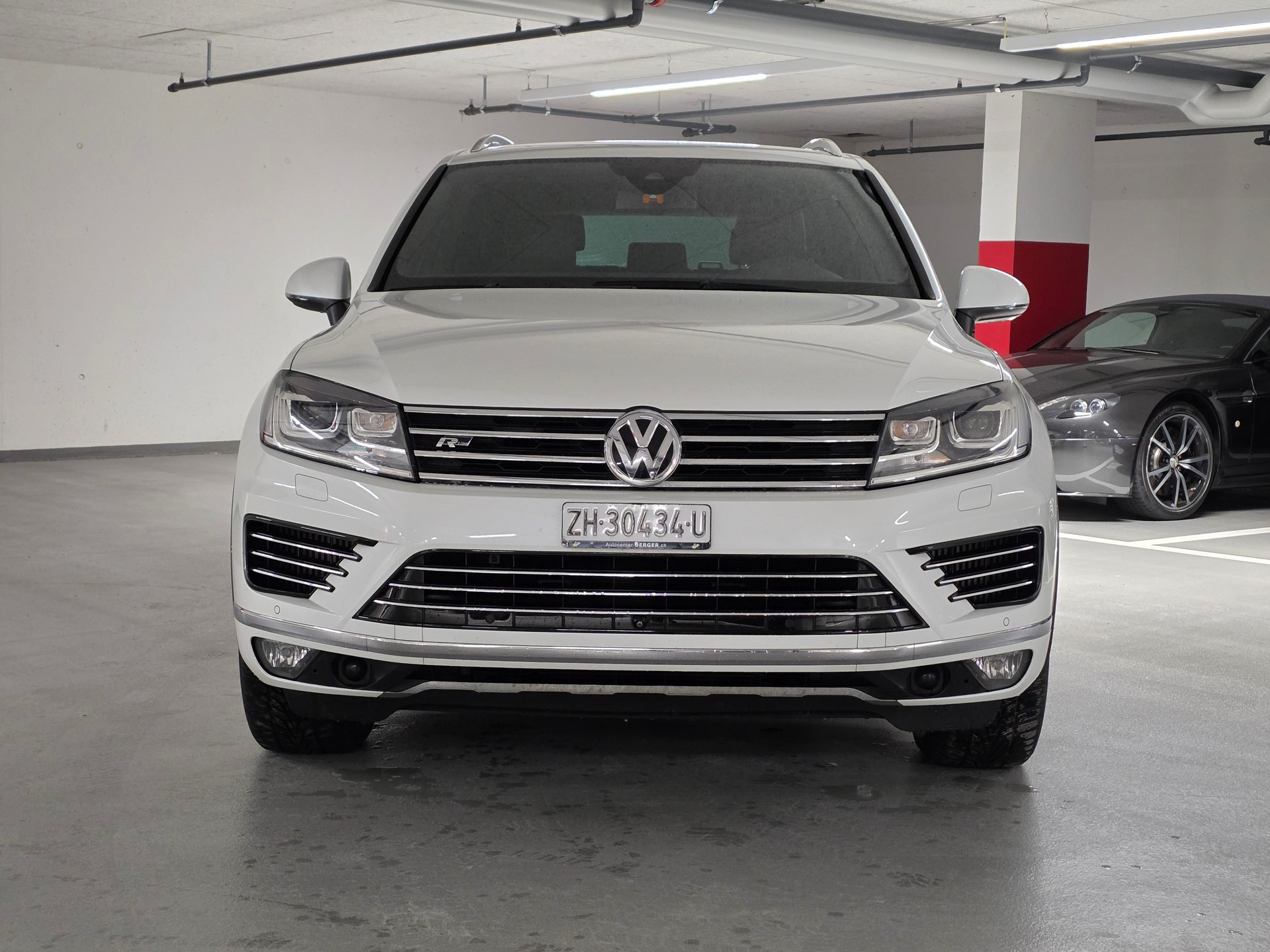 VW Touareg 4.2 TDI Tiptronic-showroom-element-1