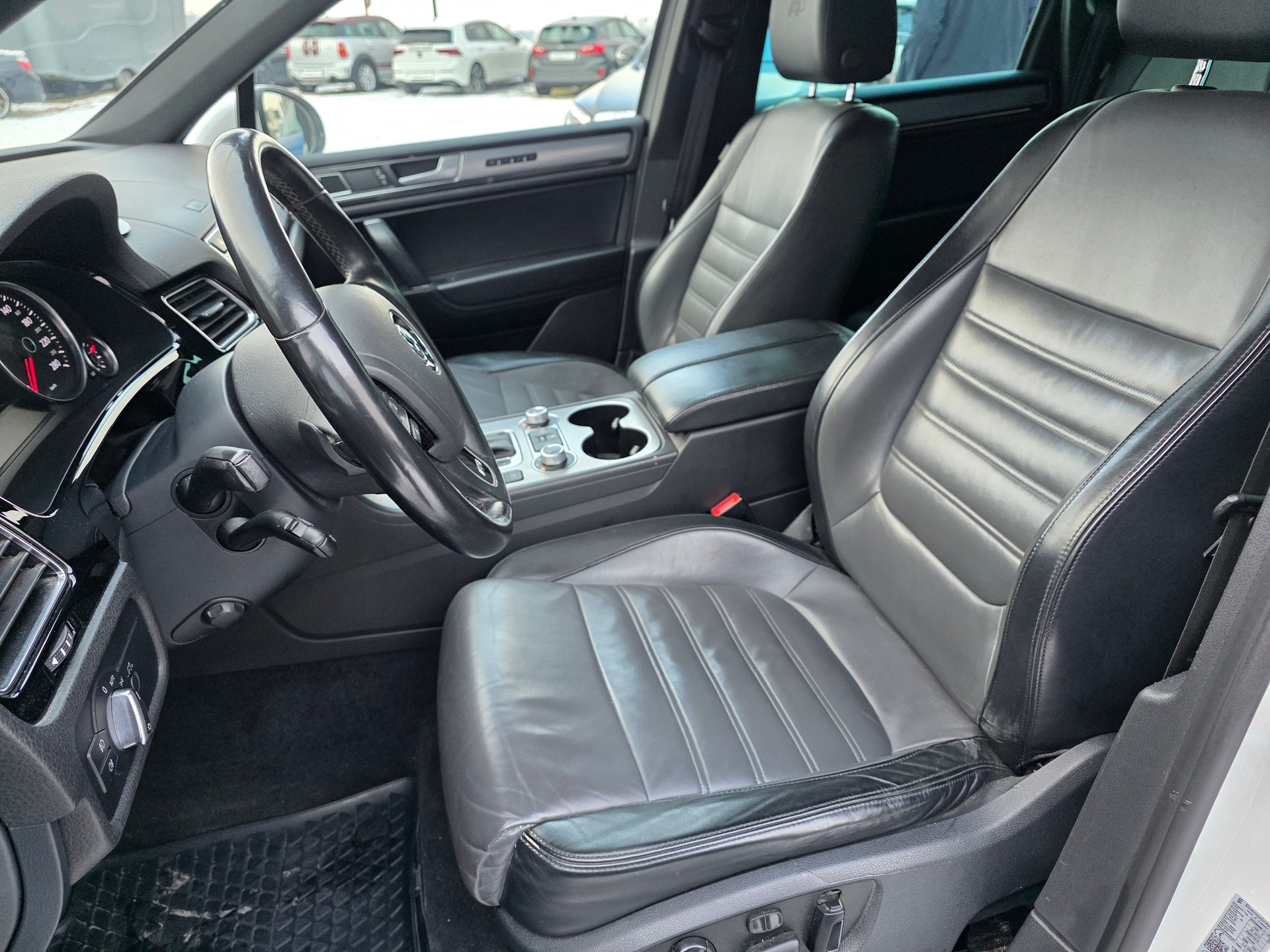 VW Touareg 4.2 TDI Tiptronic-image-8
