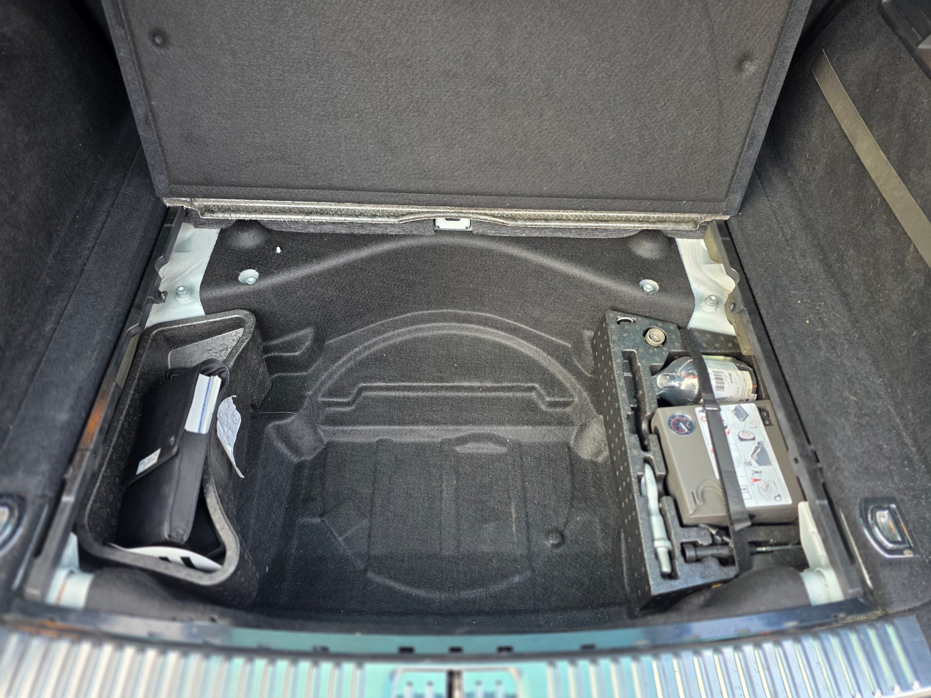 VW Touareg 4.2 TDI Tiptronic-image-16