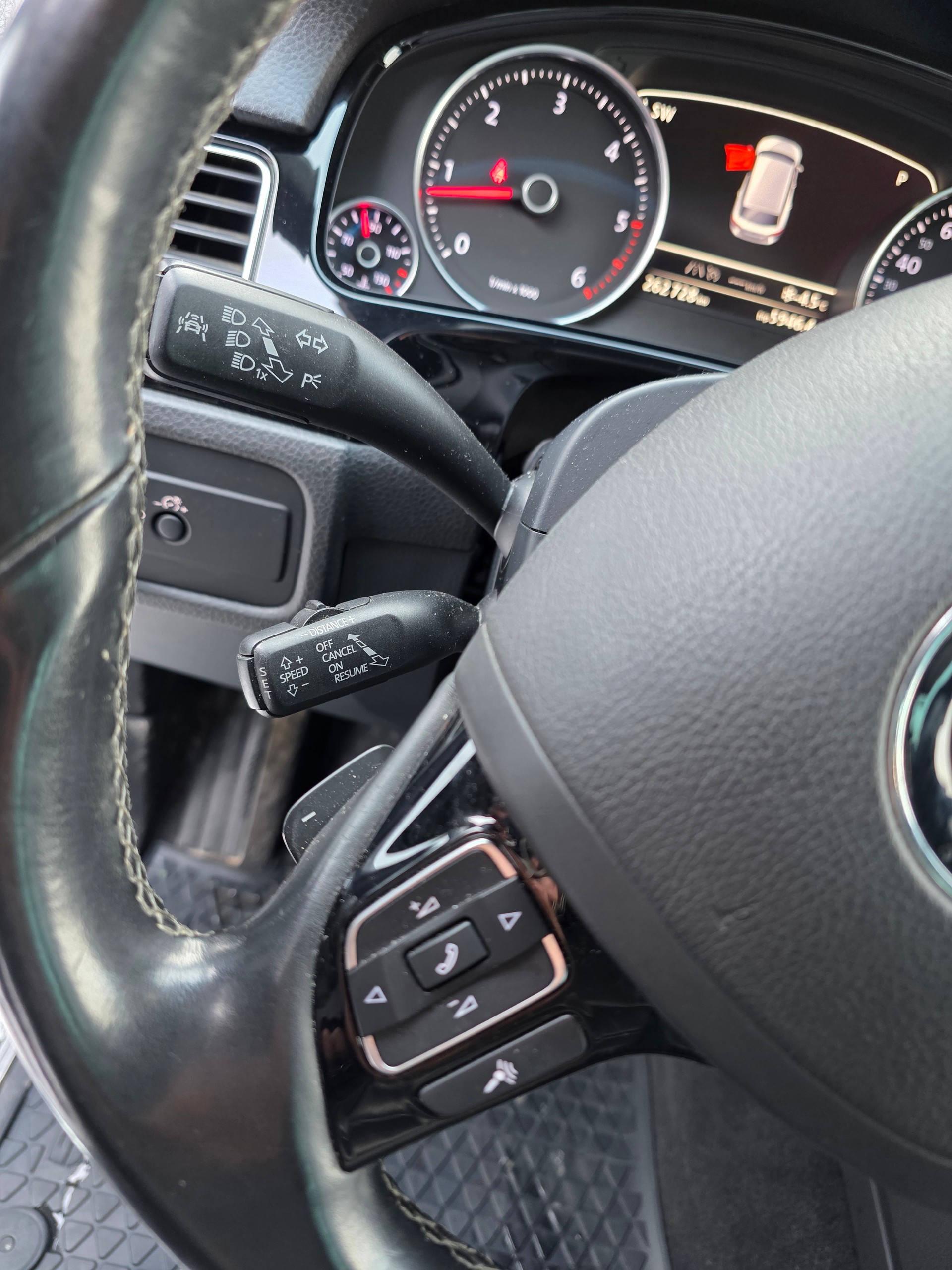 VW Touareg 4.2 TDI Tiptronic-image-12