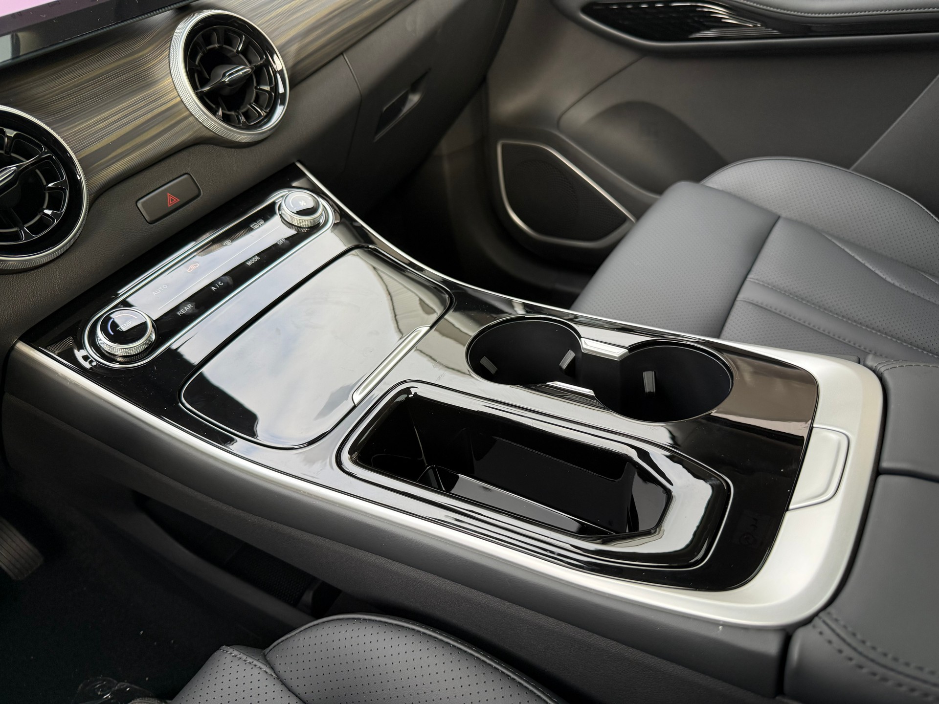 FORTHING 4 U-Tour 1.5 Turbo PHEV !! 7 Years Warranty !!-image-17
