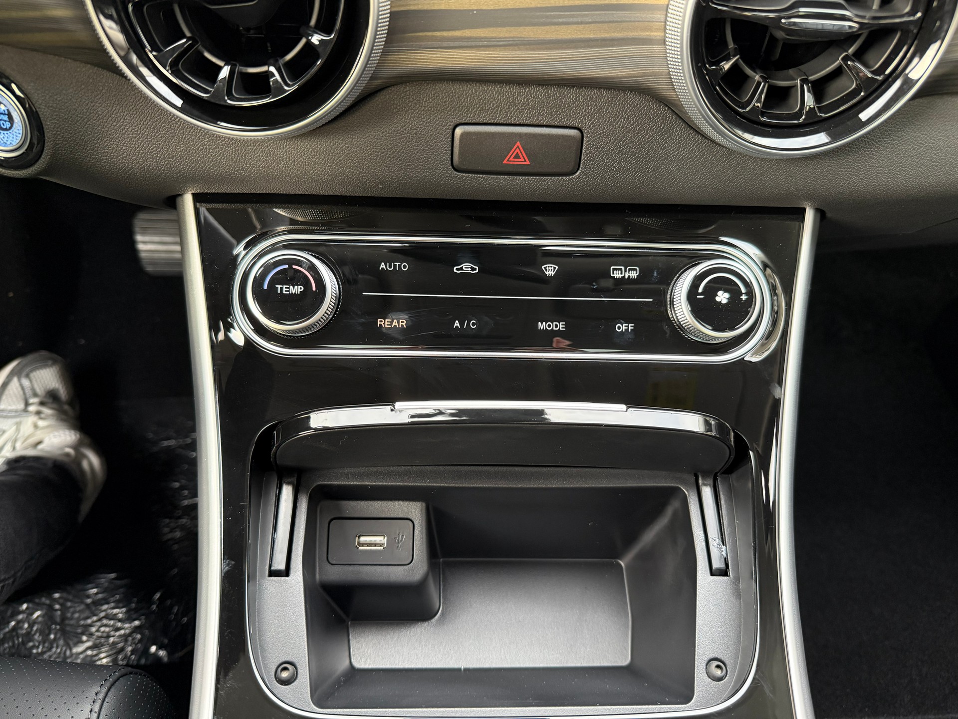 FORTHING 4 U-Tour 1.5 Turbo PHEV !! 7 Years Warranty !!-image-18