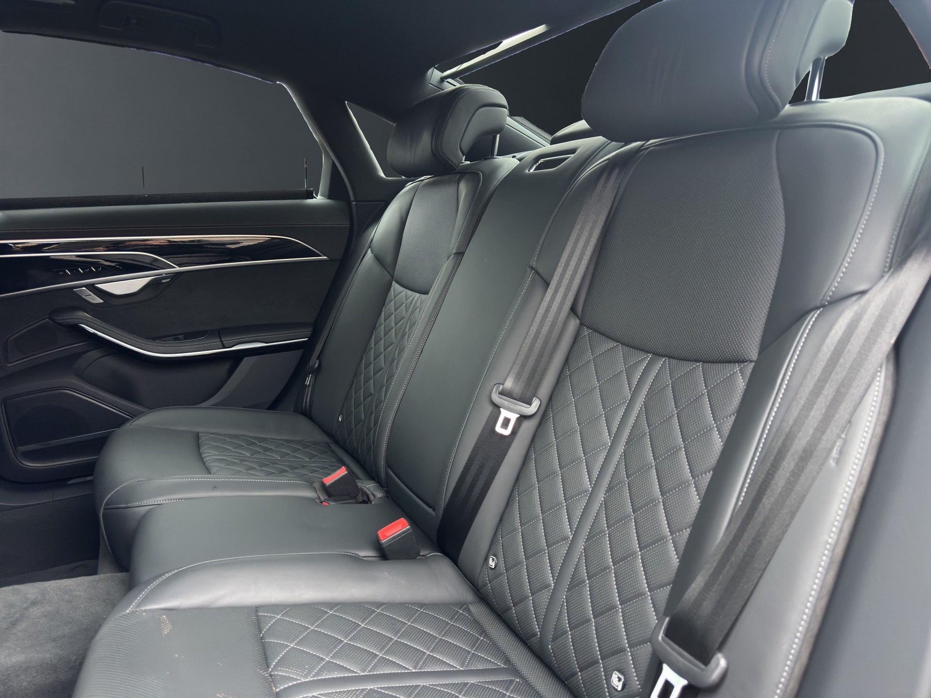 AUDI A8 60 TFSI e quattro tiptronic-image-13