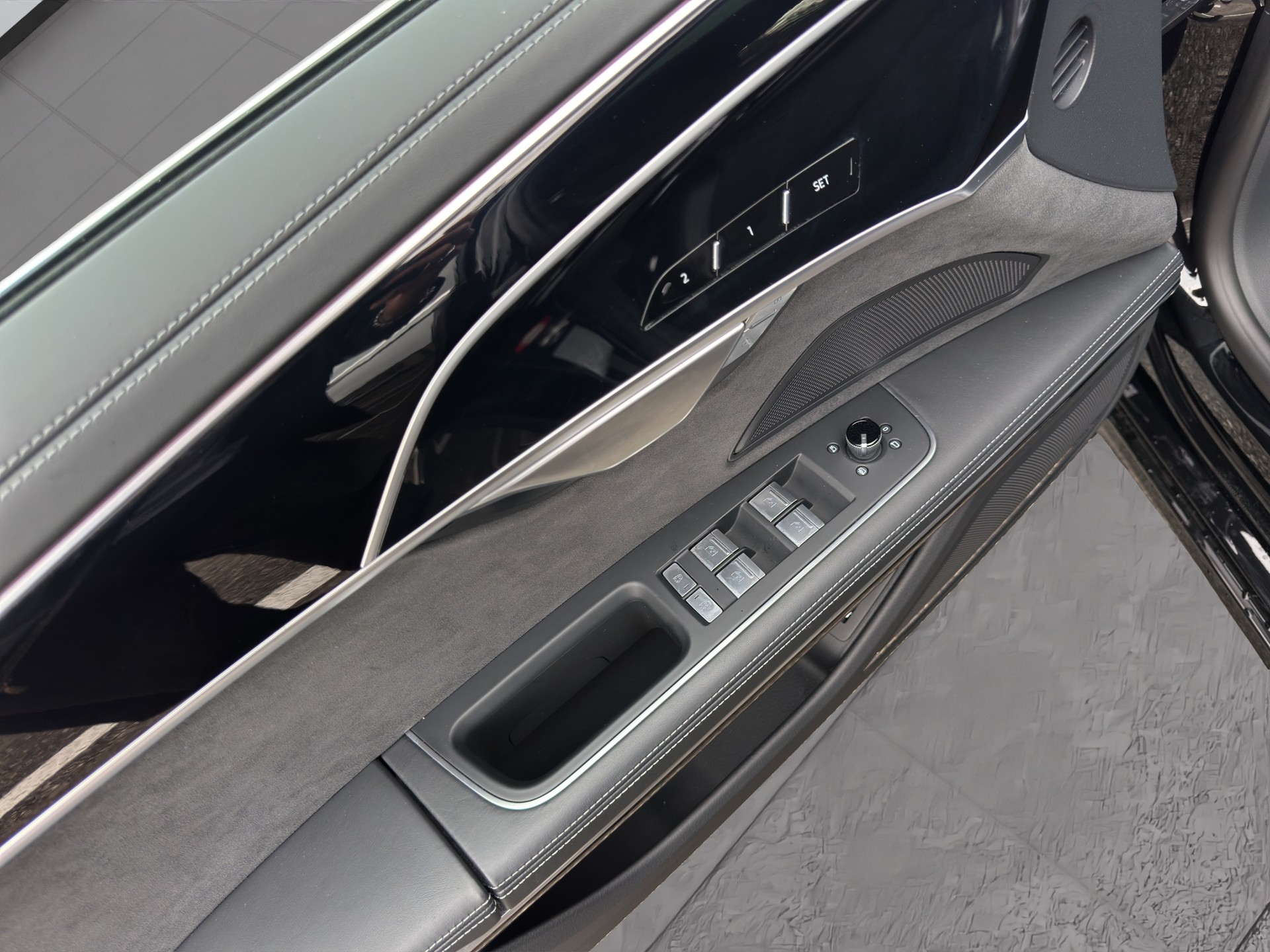 AUDI A8 60 TFSI e quattro tiptronic-image-22