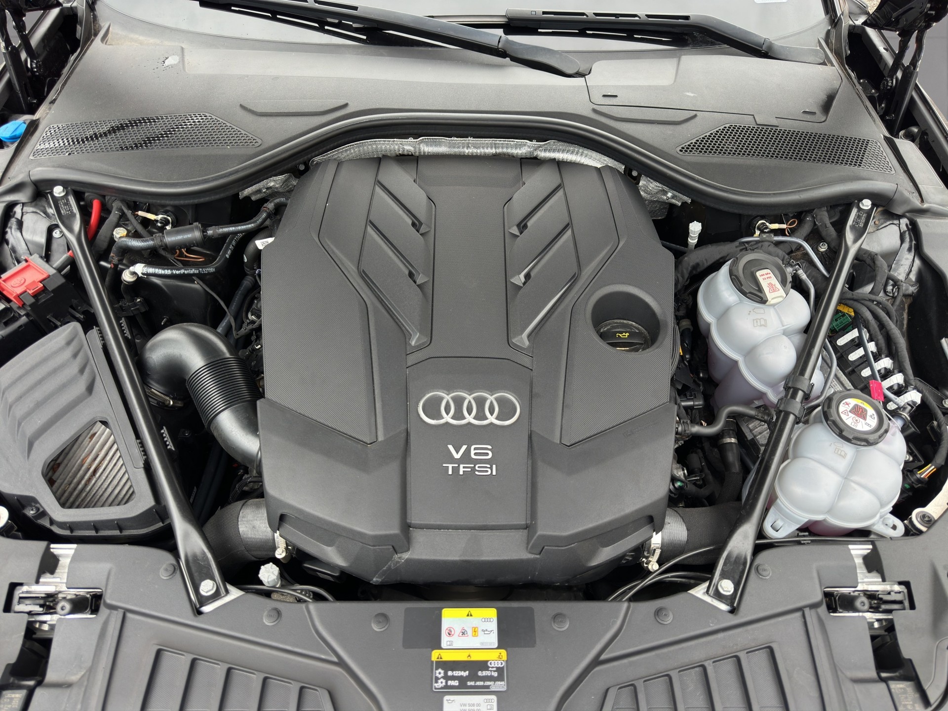 AUDI A8 60 TFSI e quattro tiptronic-image-16