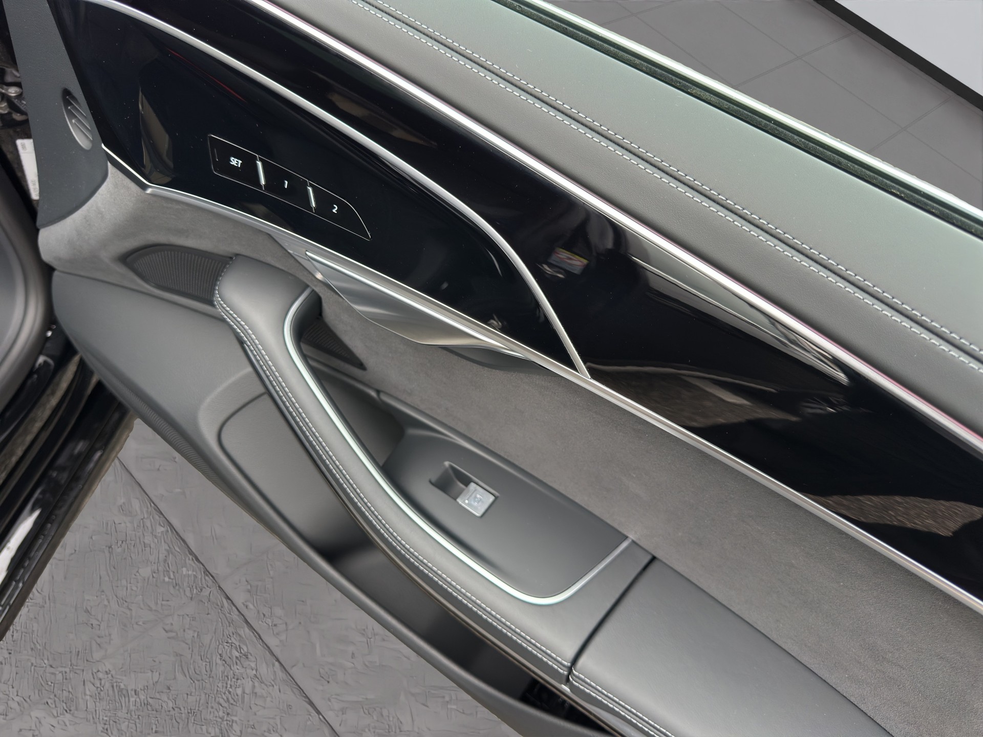 AUDI A8 60 TFSI e quattro tiptronic-image-23