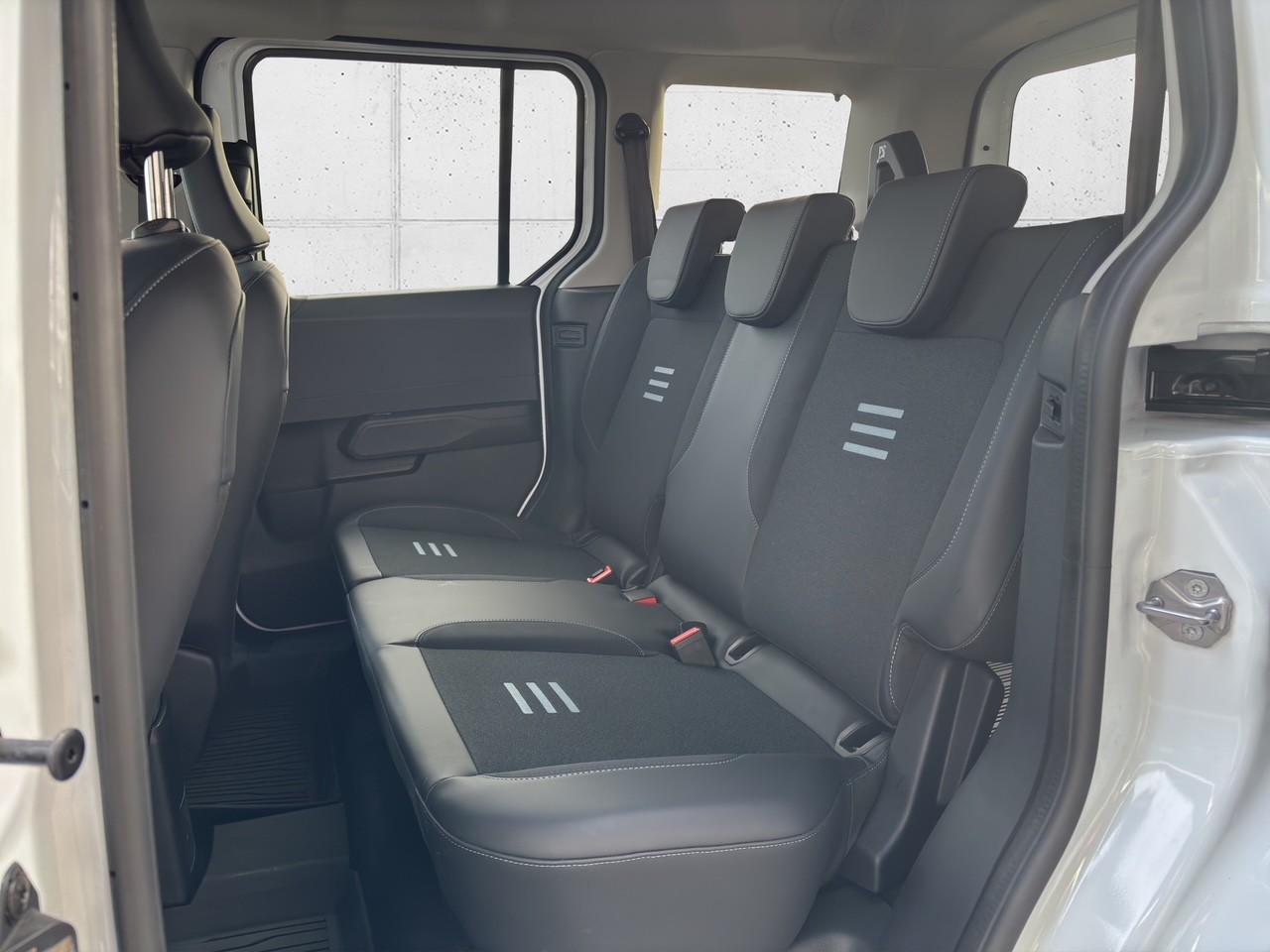 FORD E-Tourneo Courier Active-image-8