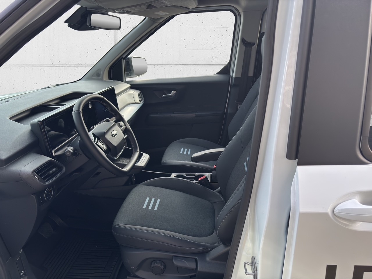 FORD E-Tourneo Courier Active-image-11
