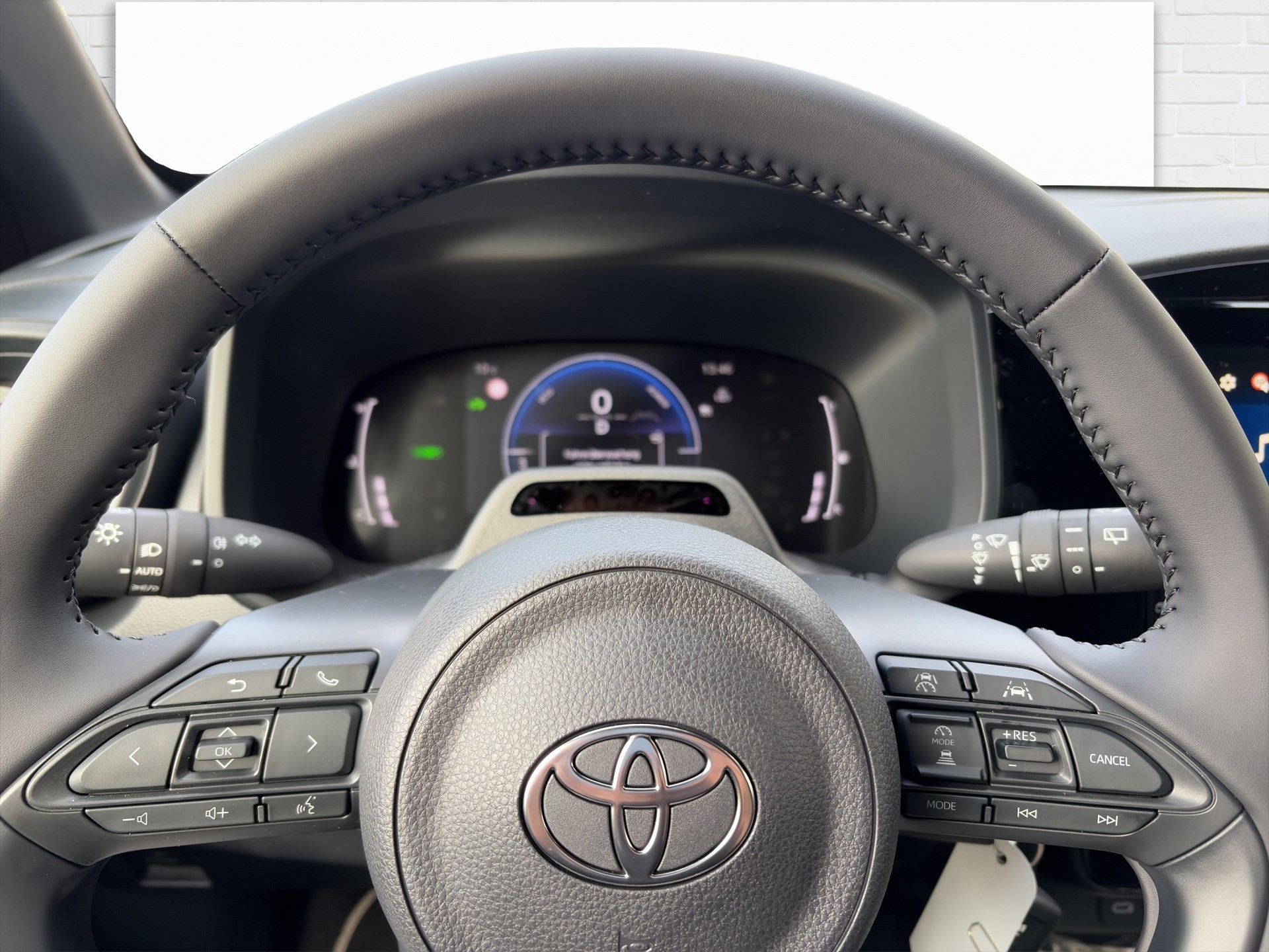 TOYOTA Aygo X 1.5 Comfort e-CVT-image-4