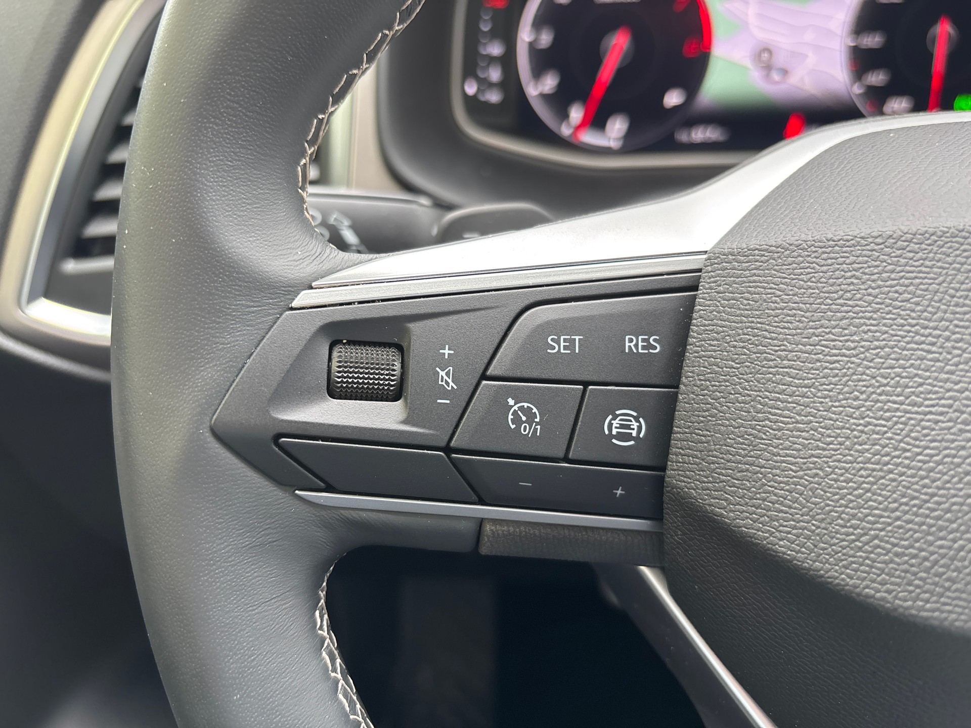 SEAT Ateca 1.5 TSI EVO DSG Xperience mit LED-Scheinwerfer und Rückfahrkamrea-image-13