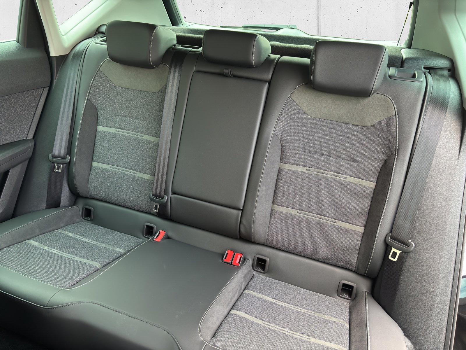 SEAT Ateca 1.5 TSI EVO DSG Xperience mit LED-Scheinwerfer und Rückfahrkamrea-image-28