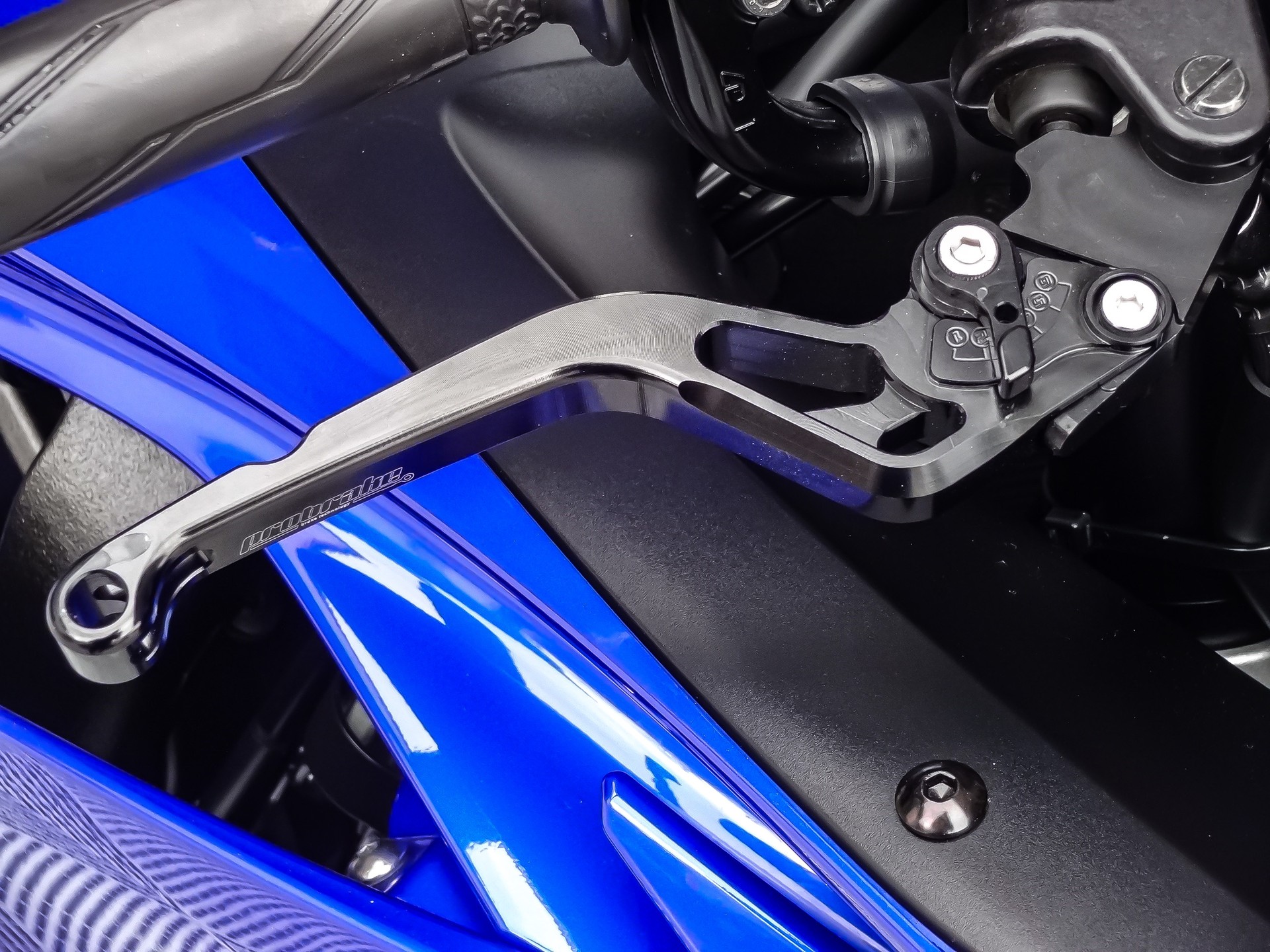 YAMAHA YZF-R6-image-6