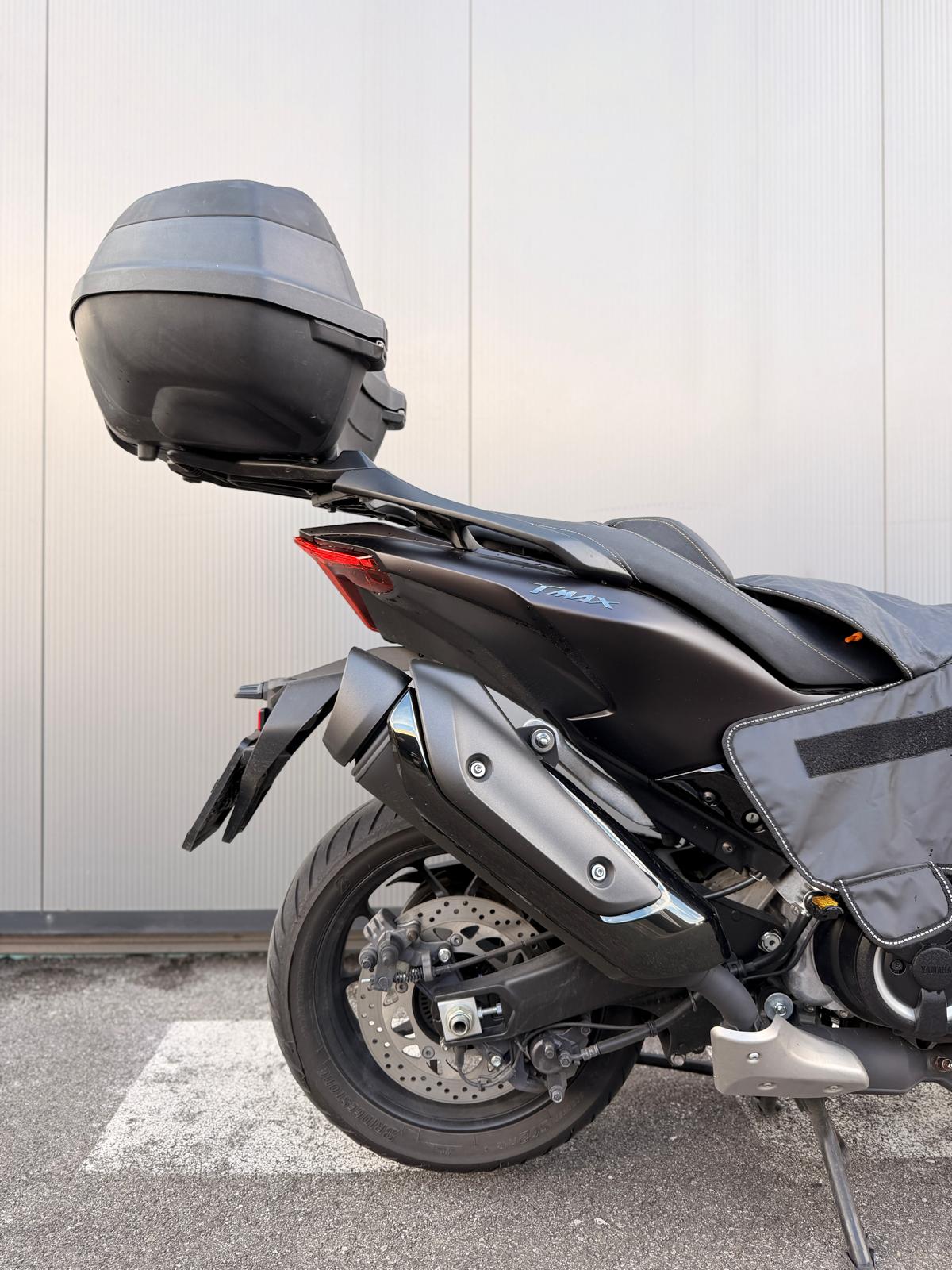 YAMAHA T-MAX XP 560-image-8