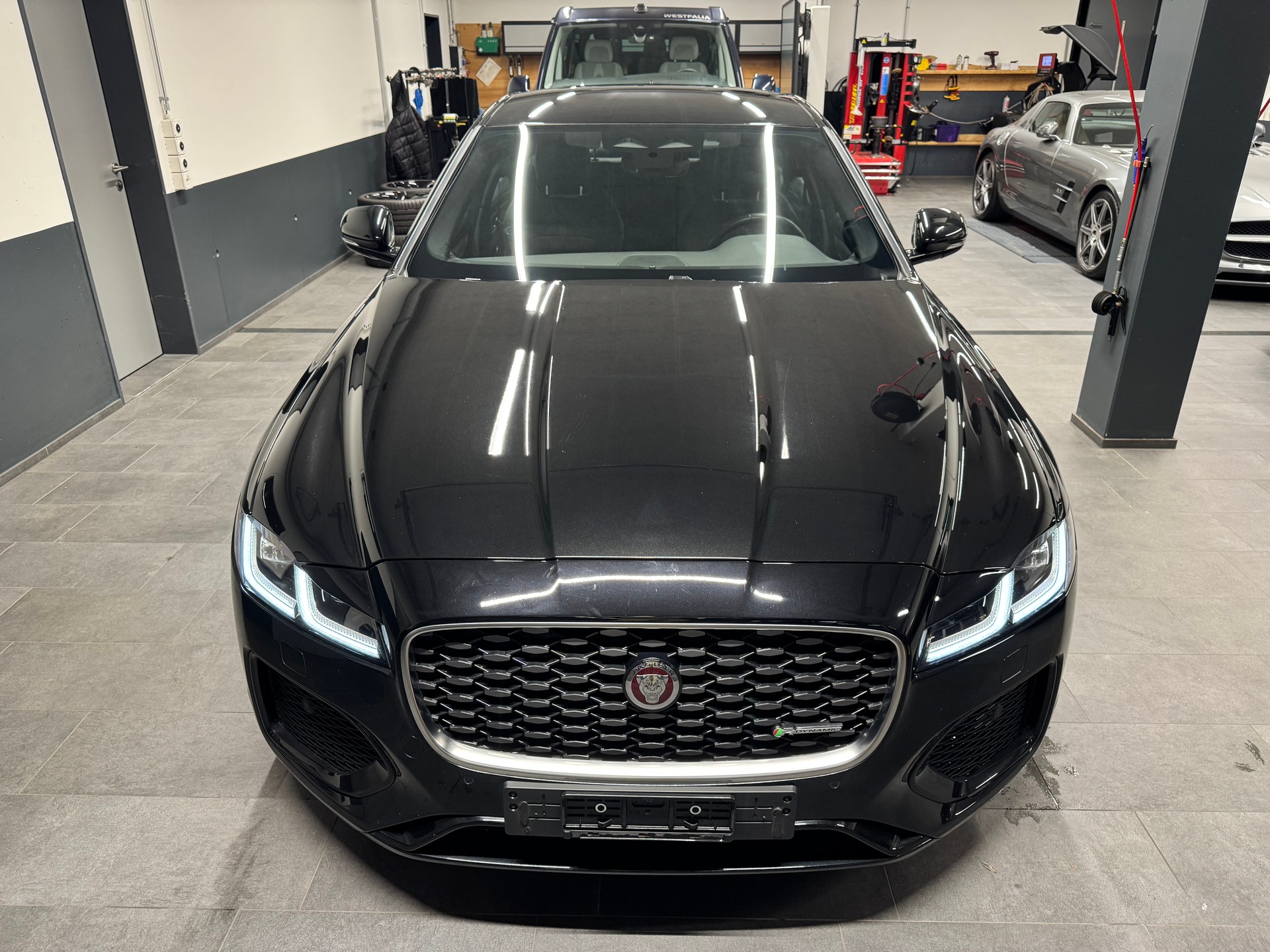 JAGUAR XF P250 5 Jahre Werksgarantie ab 1. Inv.-image-2