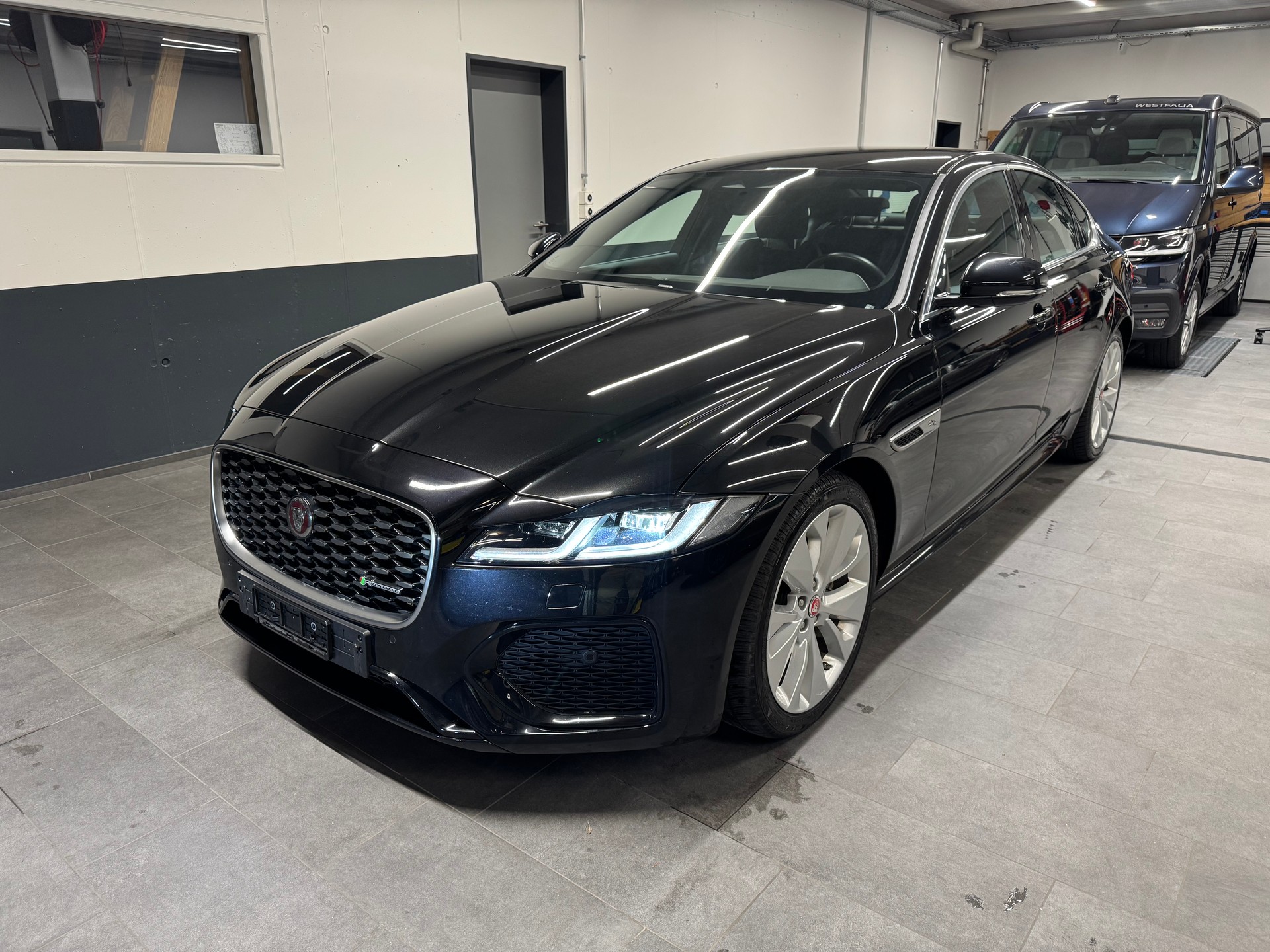 JAGUAR XF P250 5 Jahre Werksgarantie ab 1. Inv.-image-3