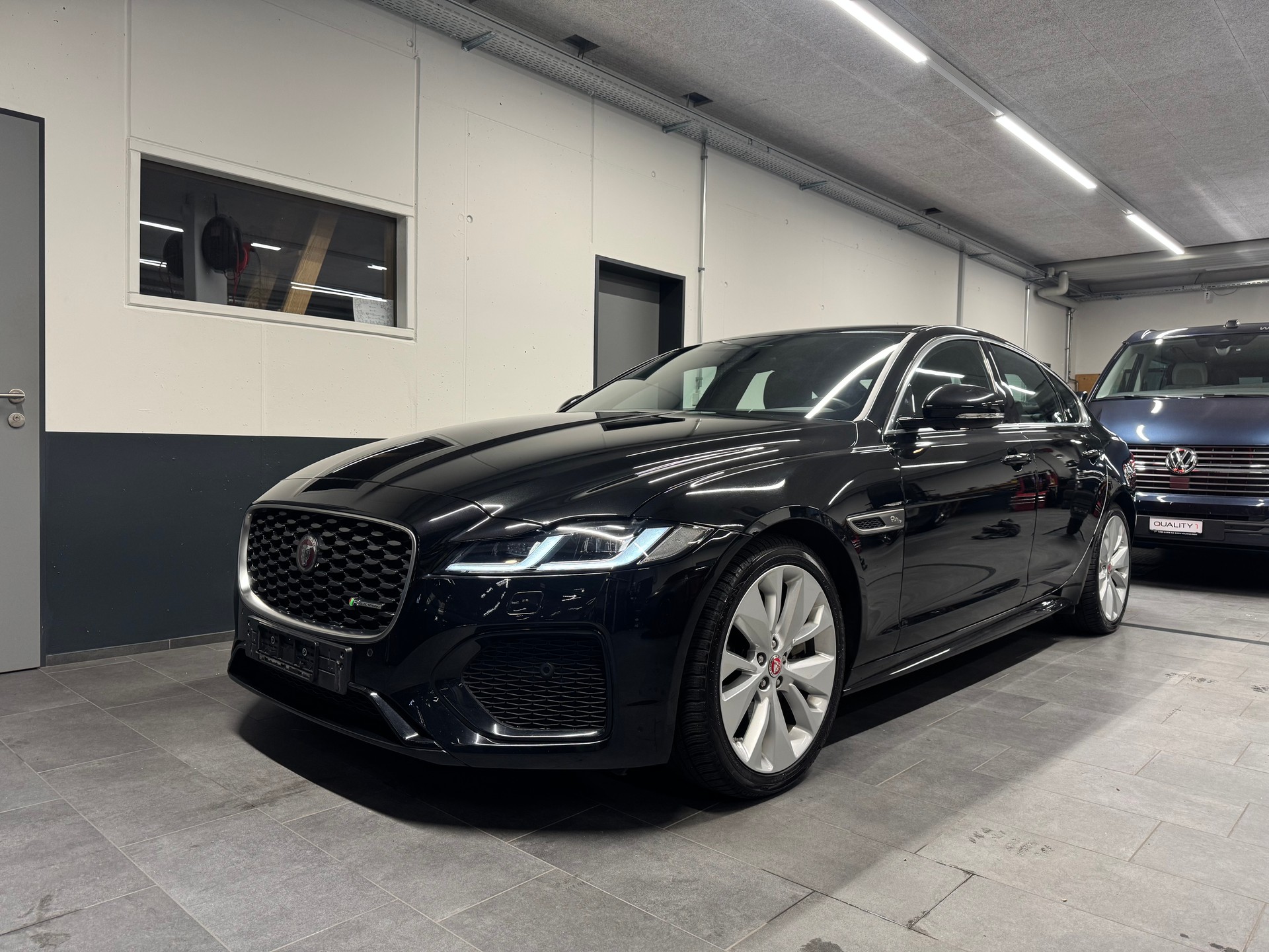 JAGUAR XF P250 5 Jahre Werksgarantie ab 1. Inv.-image-1