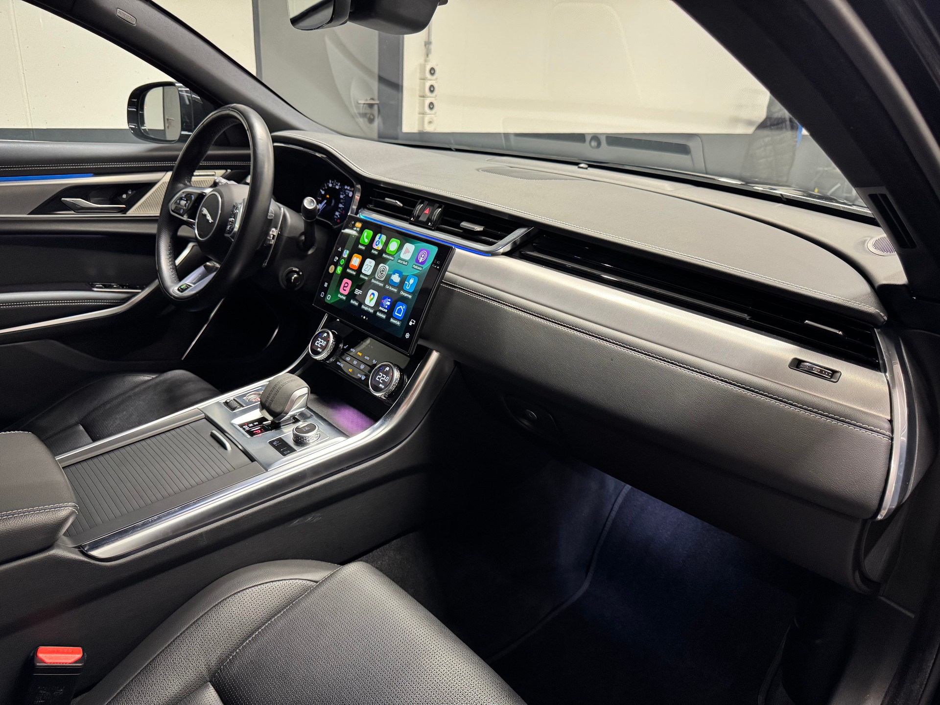 JAGUAR XF P250 5 Jahre Werksgarantie ab 1. Inv.-image-12