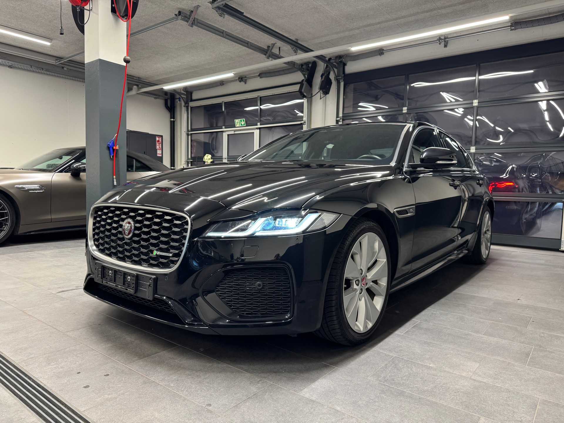 JAGUAR XF P250 5 Jahre Werksgarantie ab 1. Inv.-image-17