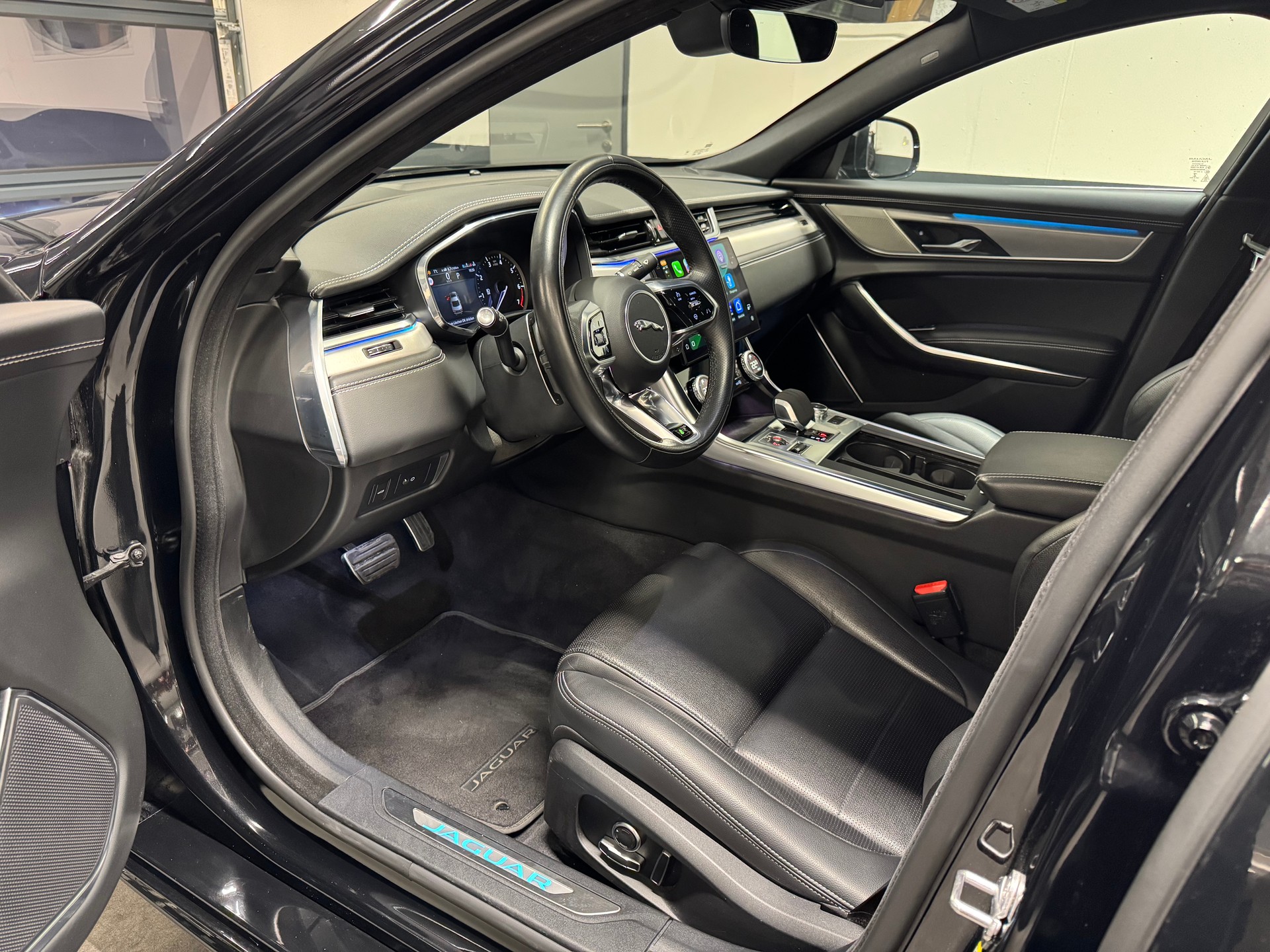 JAGUAR XF P250 5 Jahre Werksgarantie ab 1. Inv.-image-11