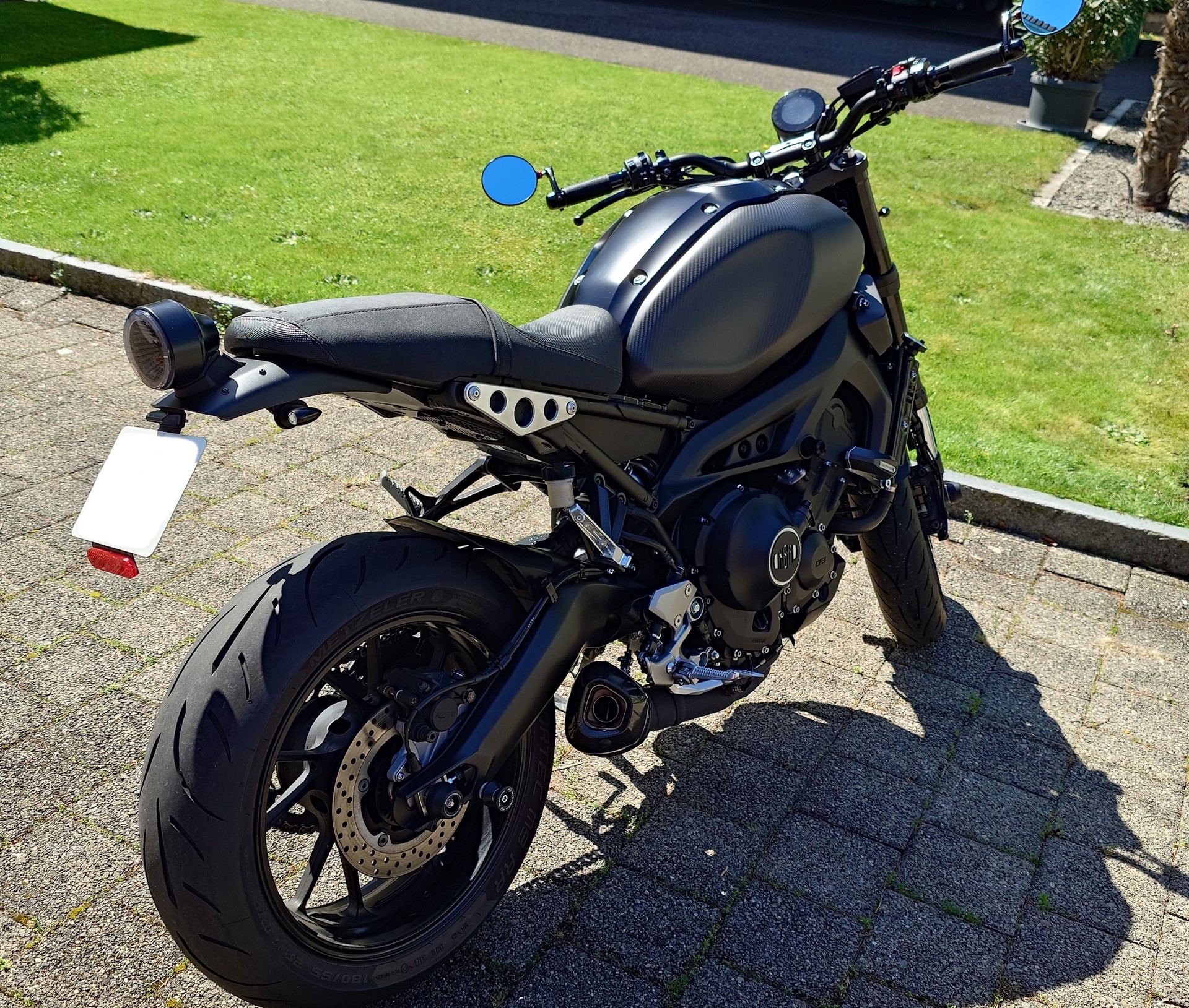 YAMAHA XSR 900-image-2