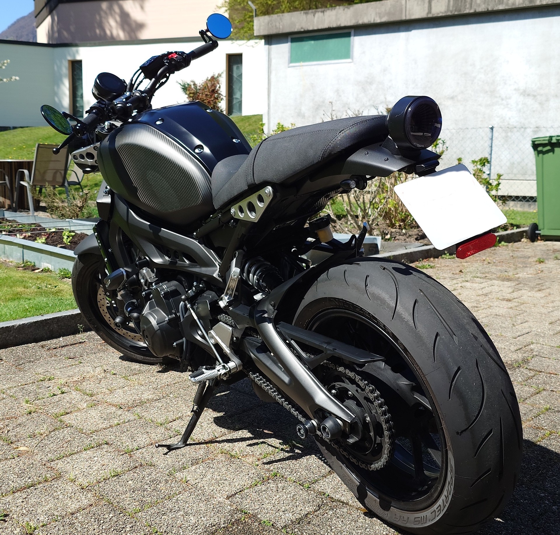 YAMAHA XSR 900-image-1