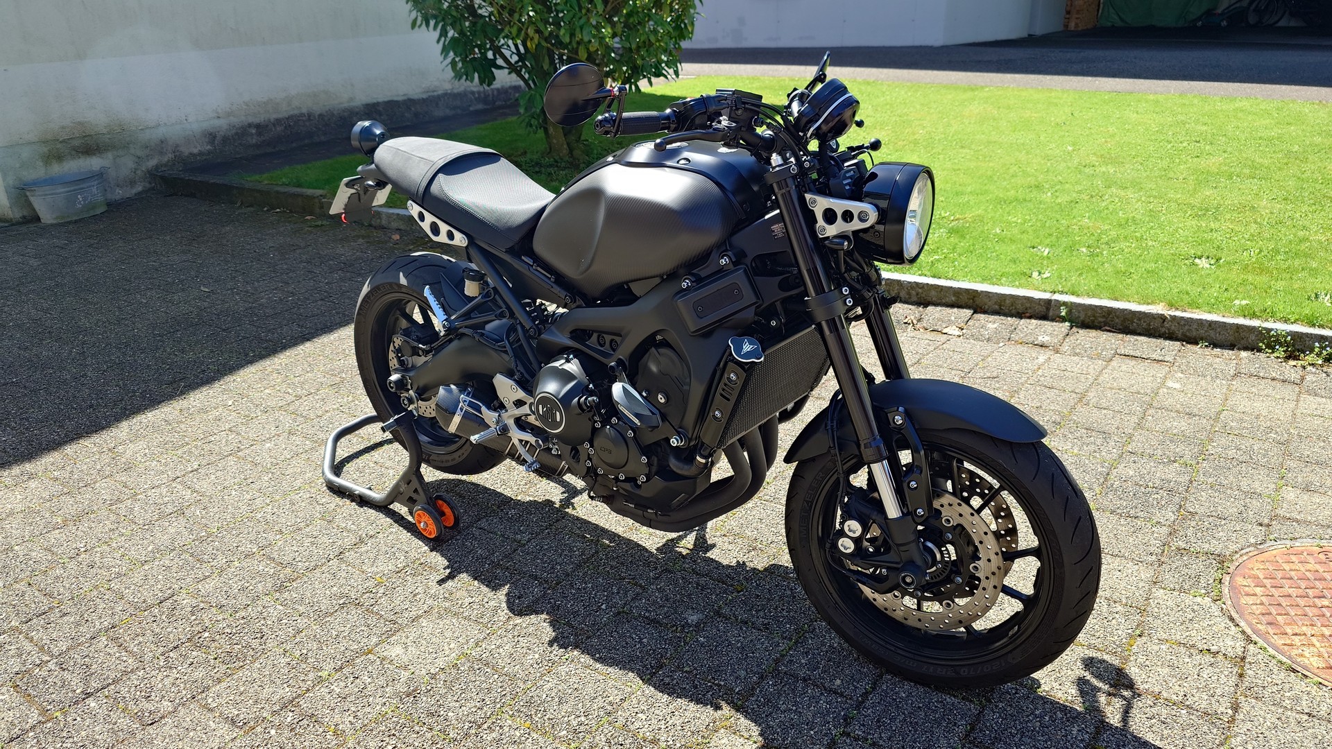 YAMAHA XSR 900-image-3