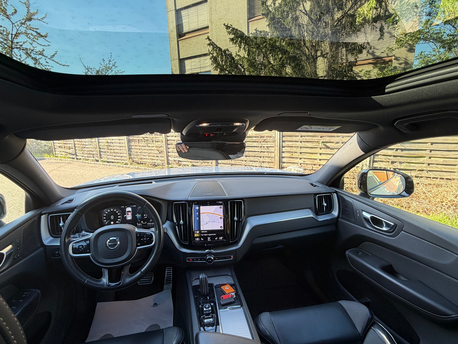 VOLVO XC60 T8 eAWD R-Design Geartronic-showroom-element-2