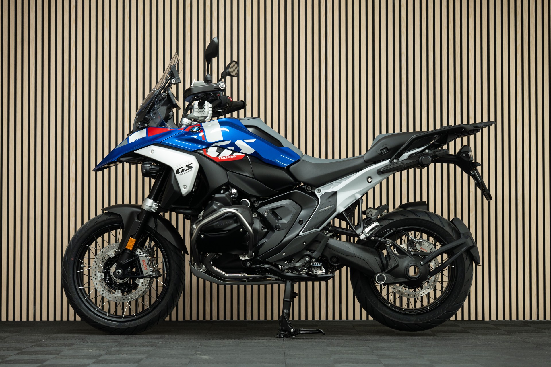 BMW R 1300 GS mit 0.9% Leasing und CHF 1'500.- Boxer Prämie 🤑🔥-showroom-element-1